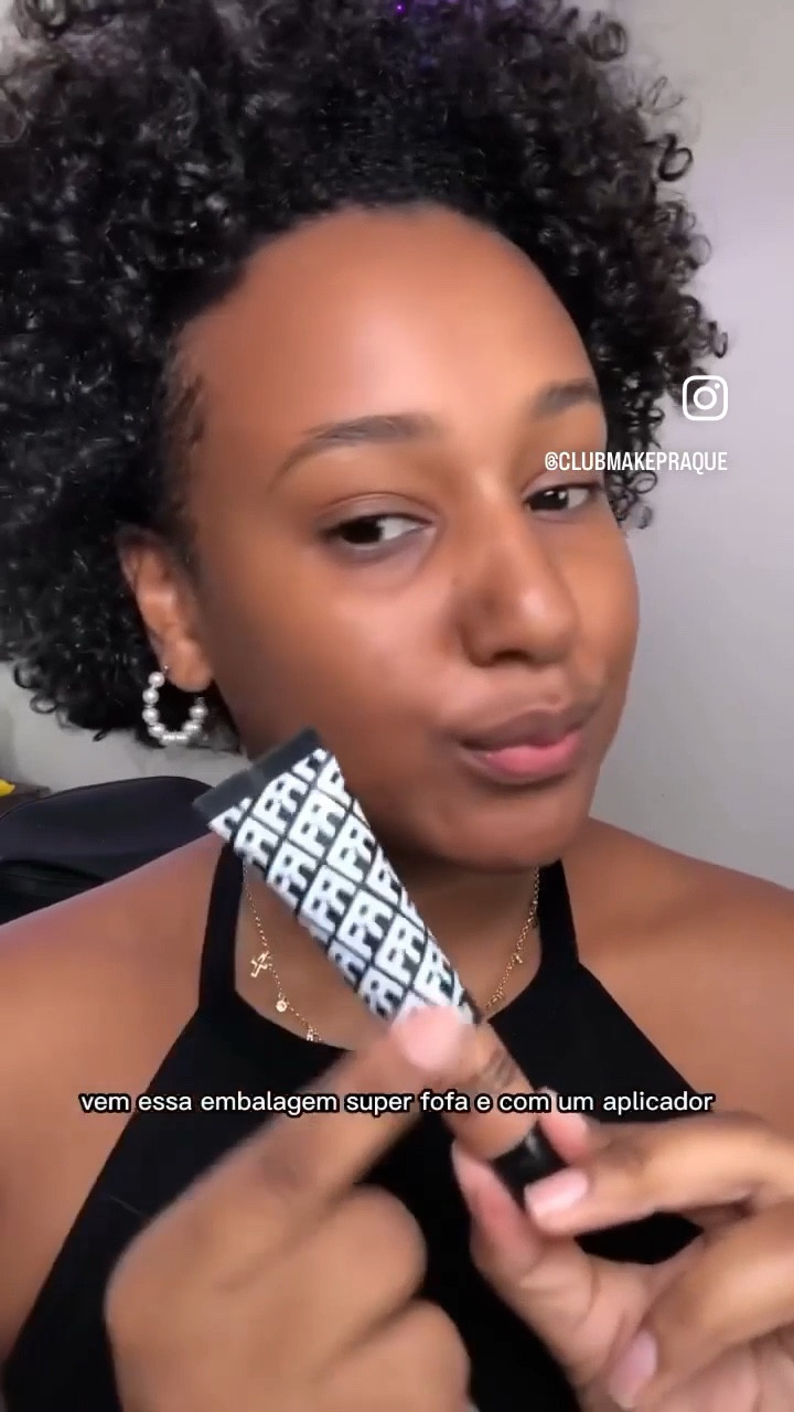 Base Fran. 
Essa base é um filtro da vida real, cobertura media/alta acabamento matte mas com viço e SUPER resistente 
Minha cor é a E01 😘

#LTKbeauty #LTKFind