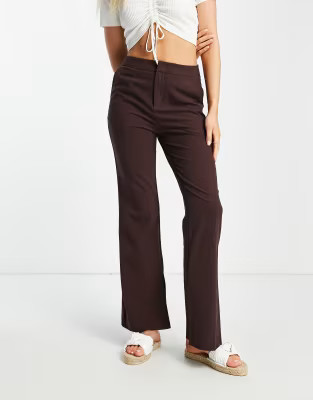 Urban Revivo straight leg pants in brown | ASOS (Global)