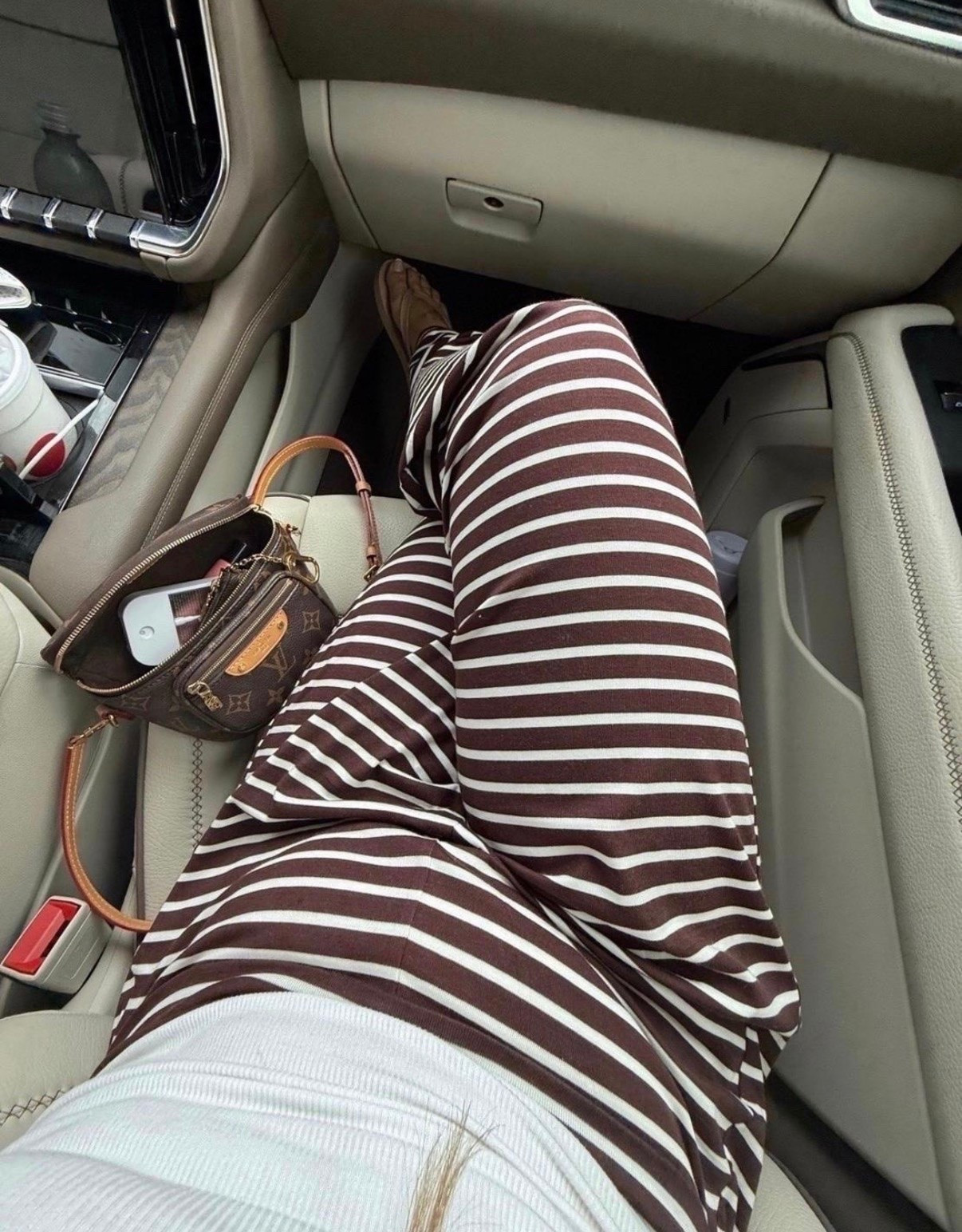 Comfy pants 🤎

#LTKdayinmylife #LTKootd #LTKgrwm