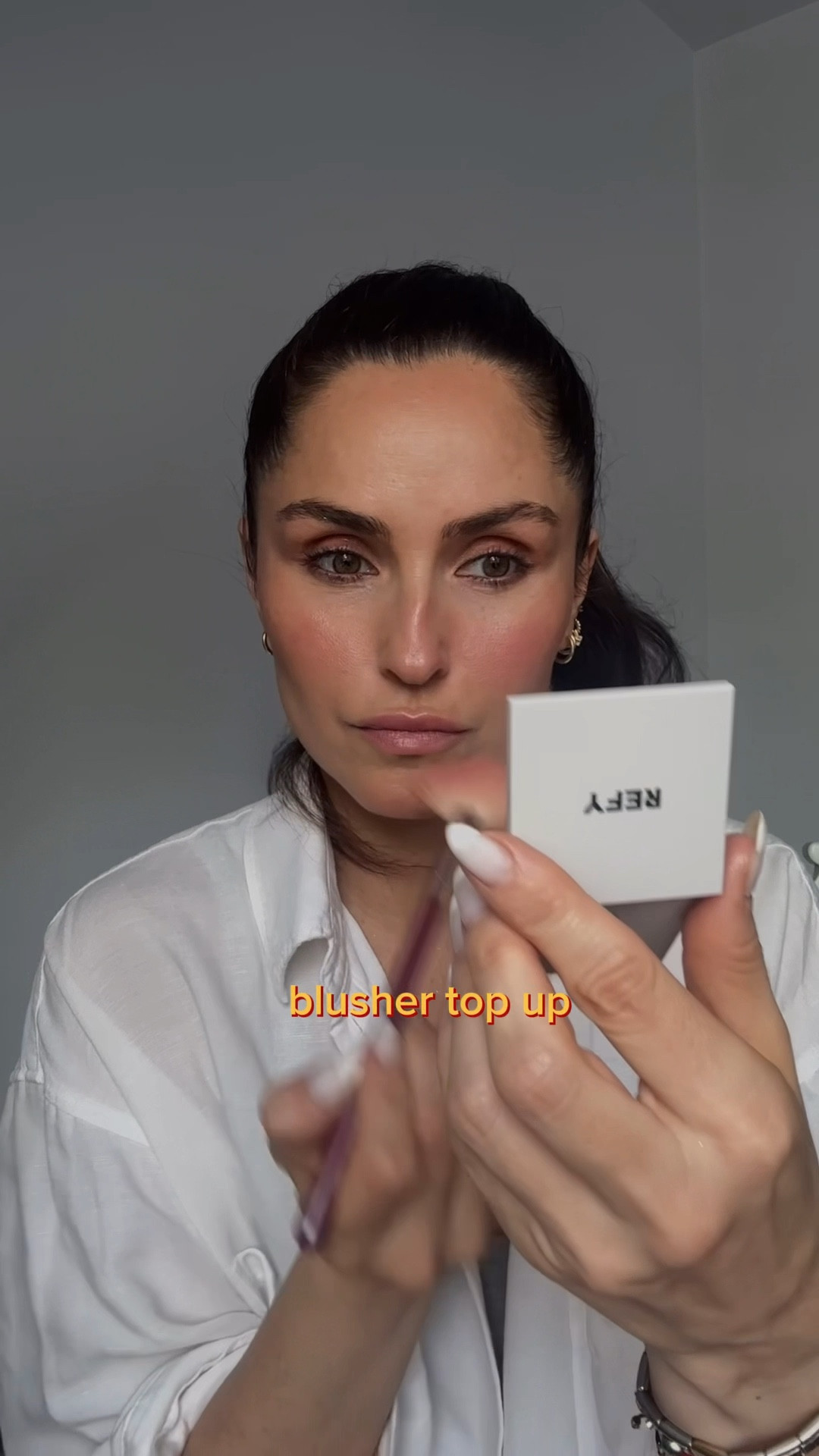 I recently got a bunch of products from Refy, so here’s my honest take:
• the brush — love it, will 100% get another one
• the cream bronzer — it’s ok, but nowhere near as good as the Chanel Les Beiges (that mousse texture and staying power just hits different - 🔗 on my LtK)
• the blush — really like it, pigmented enough, and Cherry 🍒 is such a flattering, fresh shade
• the powder — absorbs beautifully with this weird dry-but-wet consistency (hard to explain but it works)
• the roller primer — contains Glycerin + Niacinamide (two science-backed ingredients), so it’s a great skin-prep
• what I didn’t show here: their beauty sponge — it’s tiny and perfect for under-eye powder, blends like a dream



#RefyBeauty #RefyReview #MakeupReview #HonestBeautyReview #MakeupMustHaves #LTKBeautyFinds #ChanelLesBeiges #RefyFavourites #UKBeautyBlogger #MakeupTalk
refy brush, refy cream bronzer, refy blusher, refy cherry blush, refy powder, refy roller primer, refy review, honest refy review, refy sponge, refy beauty favourites, chanel les beiges bronzer, best cream bronzer, refy niacinamide primer, makeup essentials 2025, refy makeup honest review, refy bronzer vs chanel, ltk beauty finds, uk beauty blogger review, beauty products, 

#LTKuk #LTKstyletip #LTKbeauty