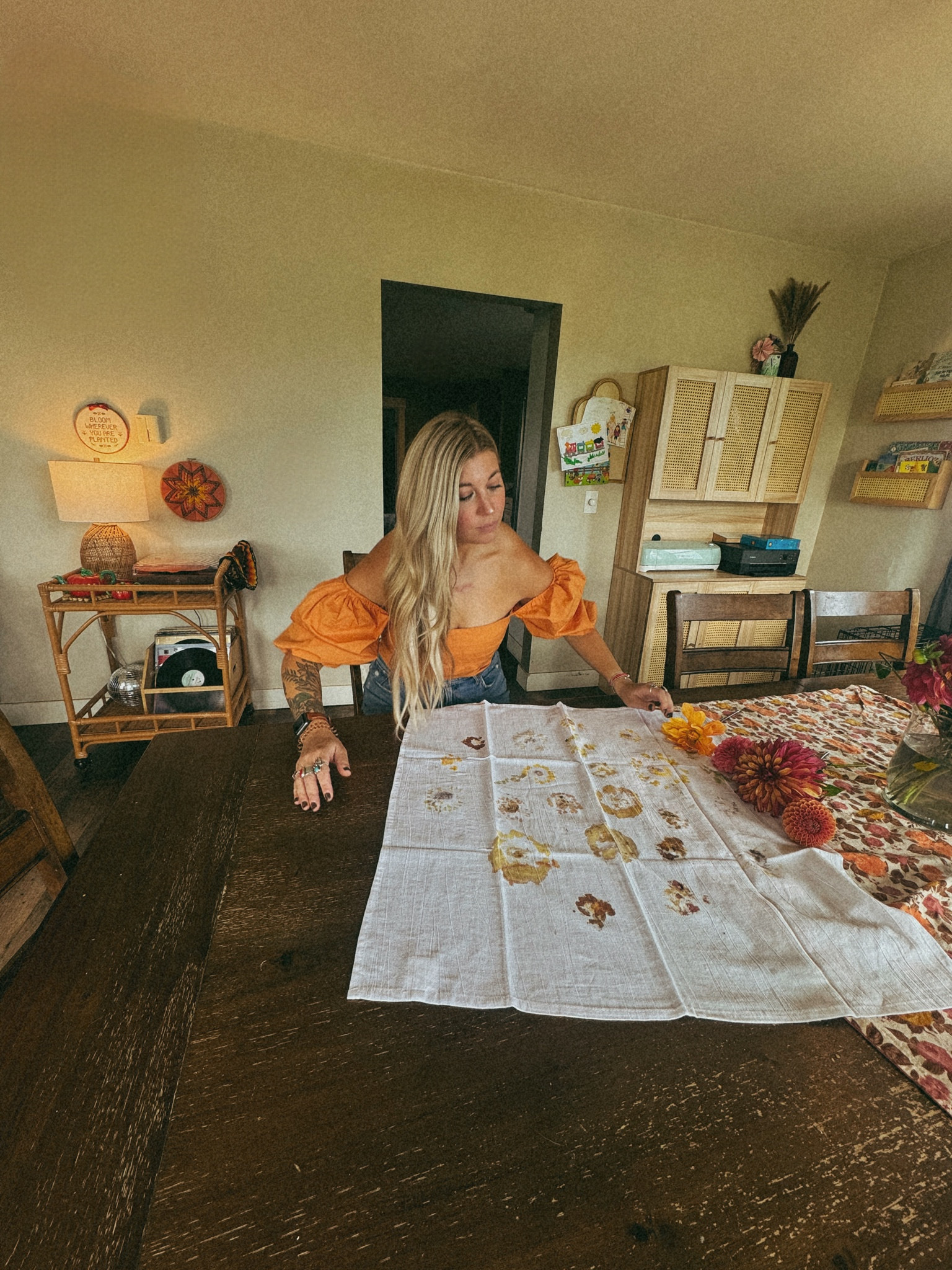 Tea towel flower craft #diy #flowerpressing #teatowel #fallcraft 

#LTKHome #LTKSeasonal