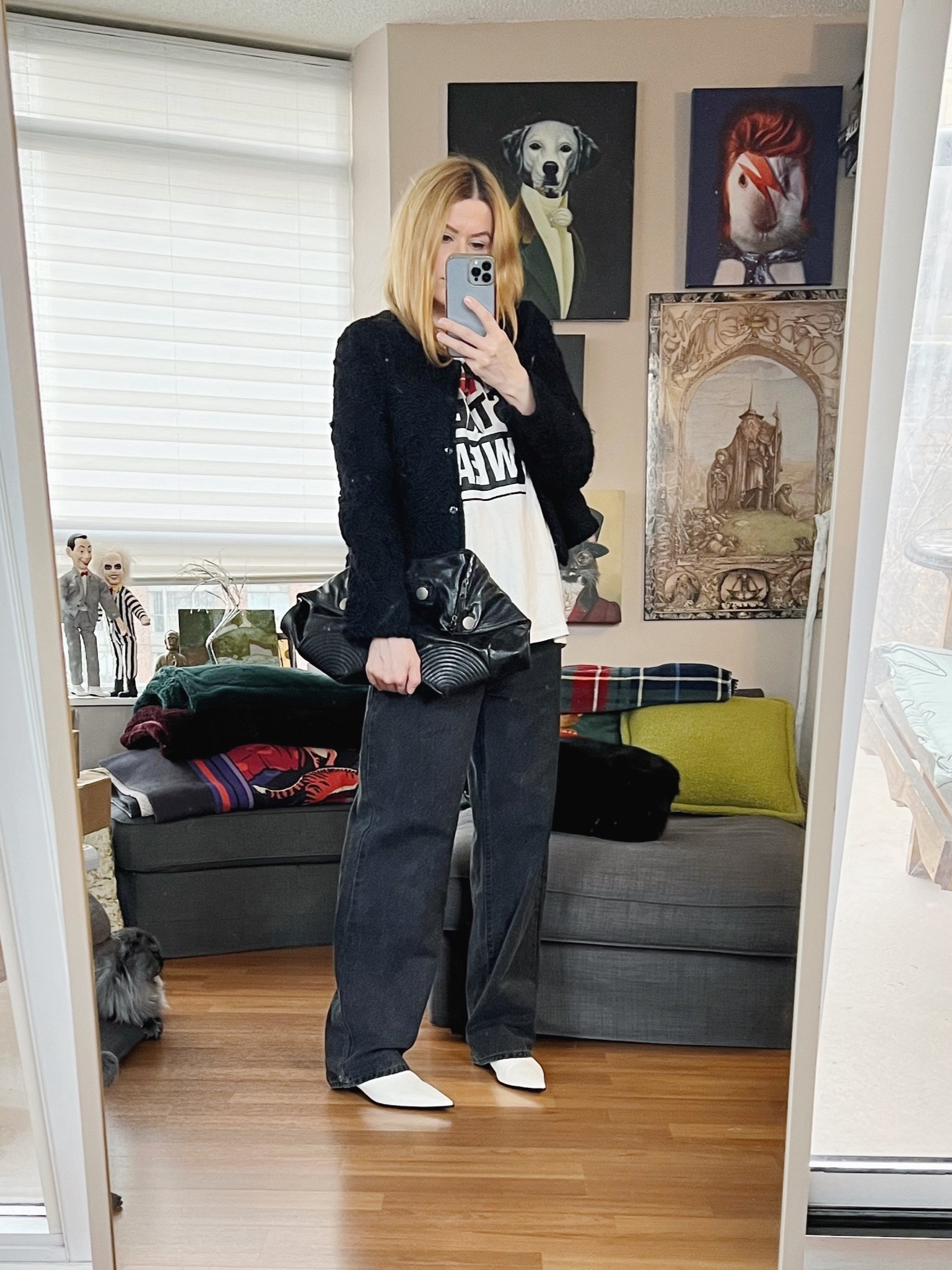 I thought I posted this, this morning 🤷‍♀️
Black and white today.
Jeans and bag secondhand.
•
.  #falllook  #torontostylist #StyleOver40  #secondhandFind #alexandermcqueen #fashionstylist #slowfashion #FashionOver40  #vintagelevis #MumStyle #genX #genXStyle #shopSecondhand #genXInfluencer #genXblogger #secondhandDesigner #Over40Style #40PlusStyle #Stylish40

#LTKshoecrush #LTKover40 #LTKstyletip