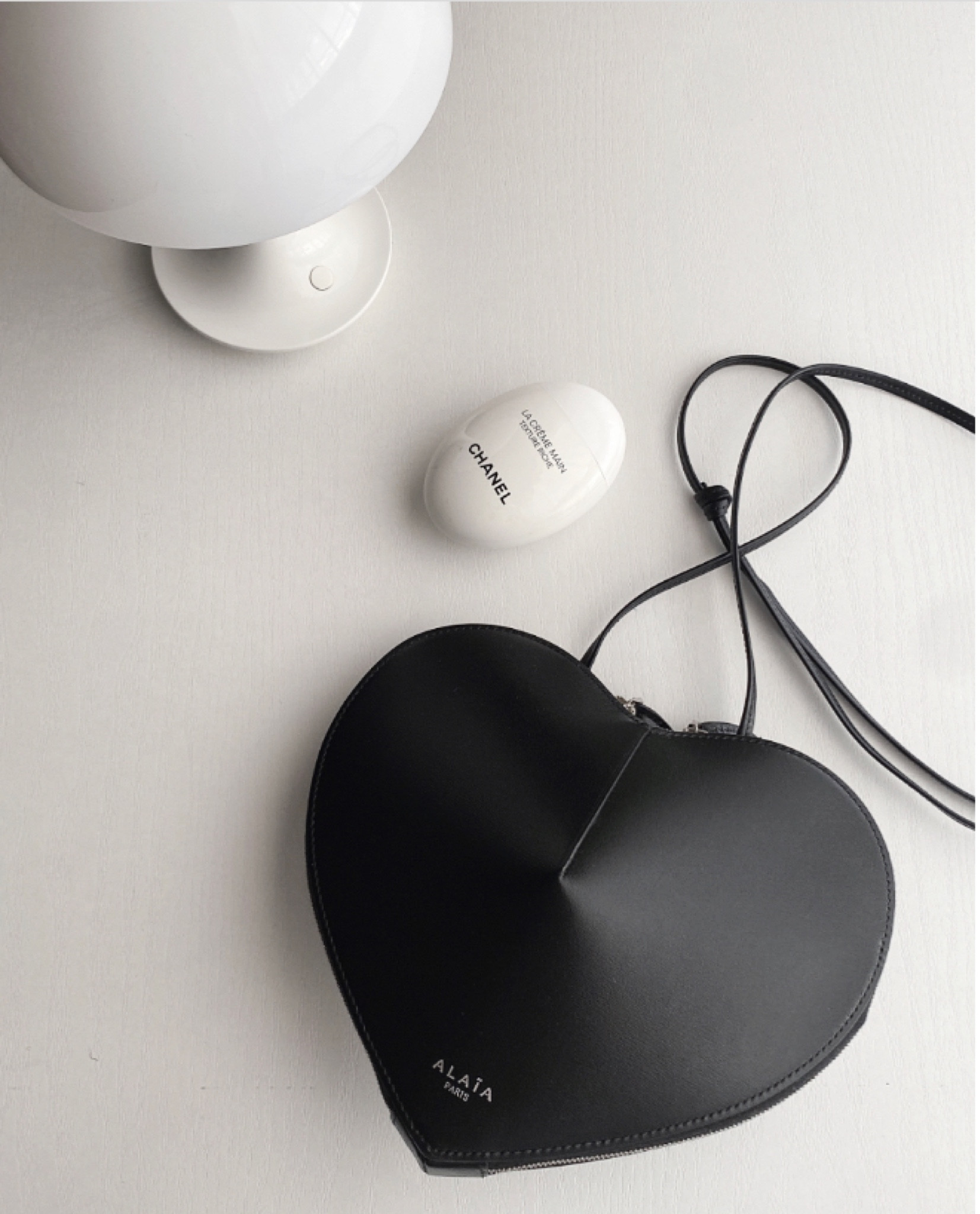In the mood for Valentine’s Day ❤️

#alaia #maisonalaia #heartbag #alaiabag #heart #valentines #valentinesday #valentinesgift #giftforher #fashioninspo #styleblogger #minimalfashion #minimalstyle #알라이아 #알라이아하트백 #알라이아백 #하트백 #발렌타인데이 #패션그램 #쇼핑 #バレンタイン #バレンタインコーデ #今日のコーデ #ミニマルコーデ #韓国ファッション 


#LTKSeasonal #LTKGiftGuide #LTKstyletip