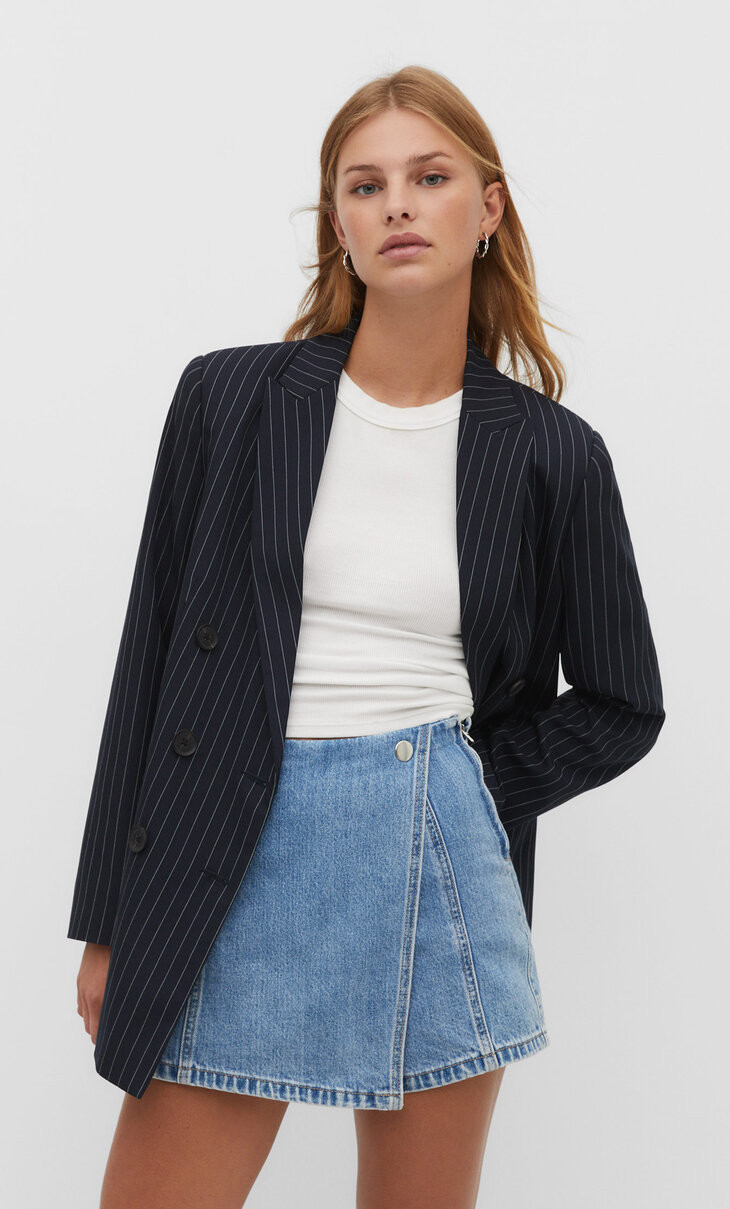 Short wrap denim skort with a metal button detail and side zip fastening. | Stradivarius (UK)