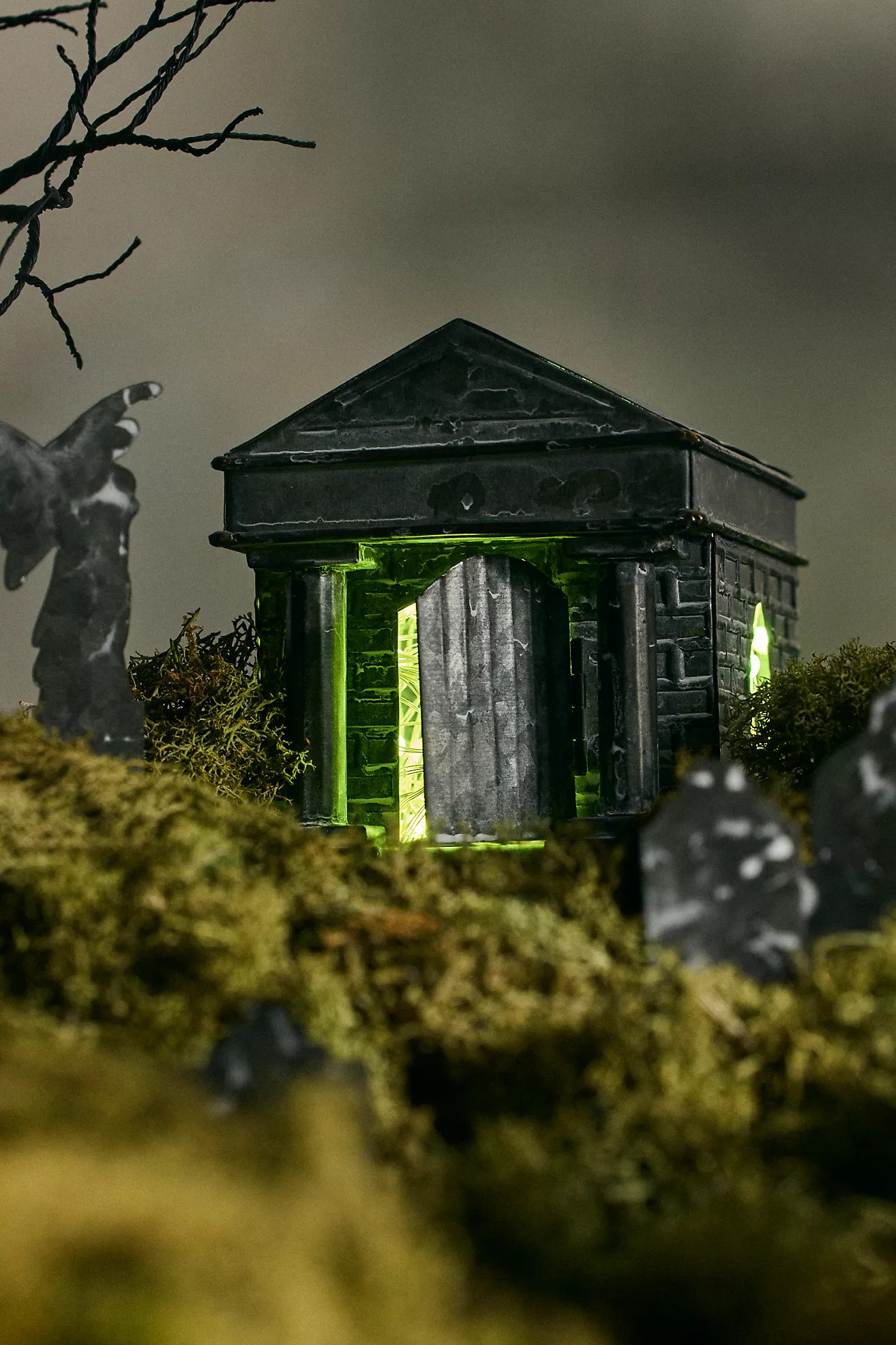 Concordville Spooky Village Mausoleum | Terrain