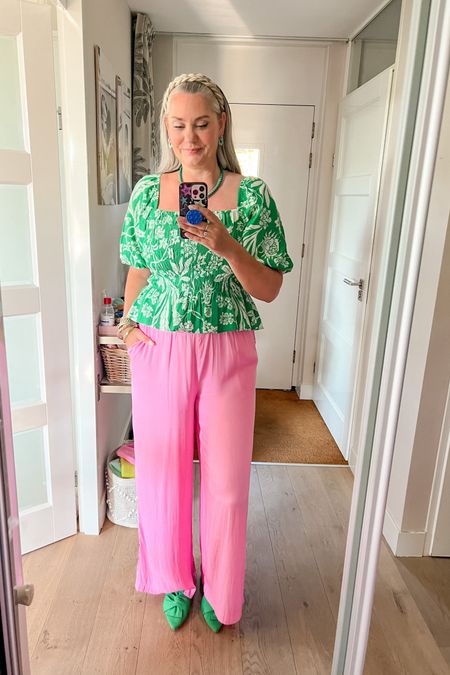 Ootd - Monday. Green smocked top (last year’s) paired with airy pink trousers (old, Bristol), braid headband and green Vivaia sliders. Green necklace with pink heart. 



#LTKstyletip #LTKover40 #LTKmidsize
