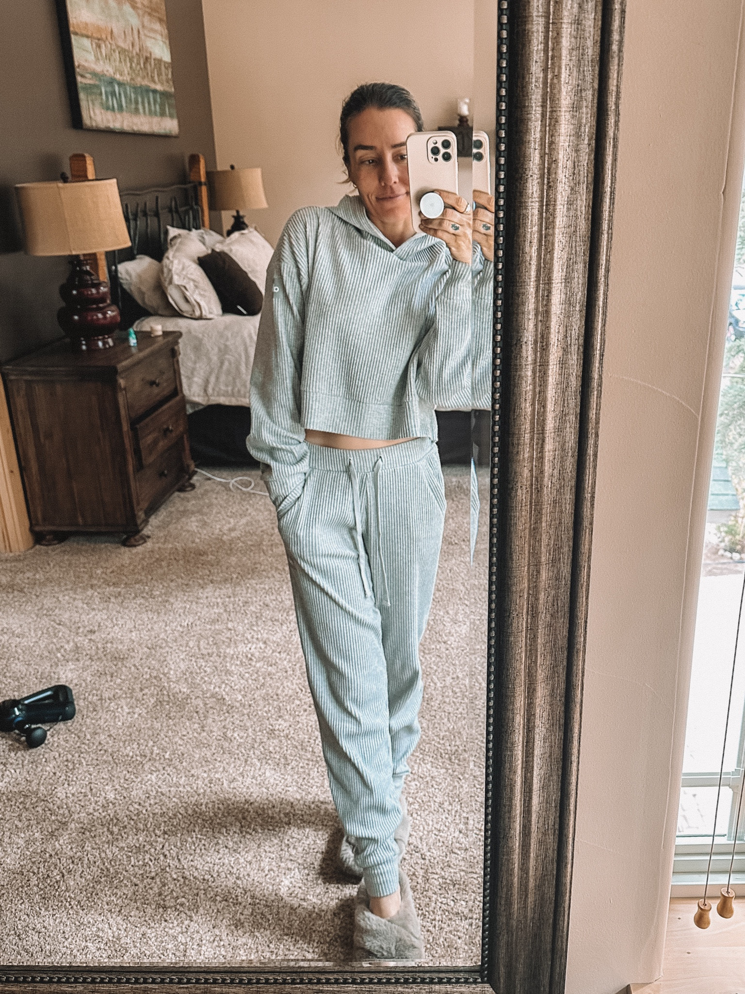 Living in this cozy Alo Yoga sweat set in the mountains.
Also, obsessed with these Amazon slippers + notice my Therabody massage gun  making an appearance too 🥲

#LTKActive #LTKFitness #LTKFindsUnder100