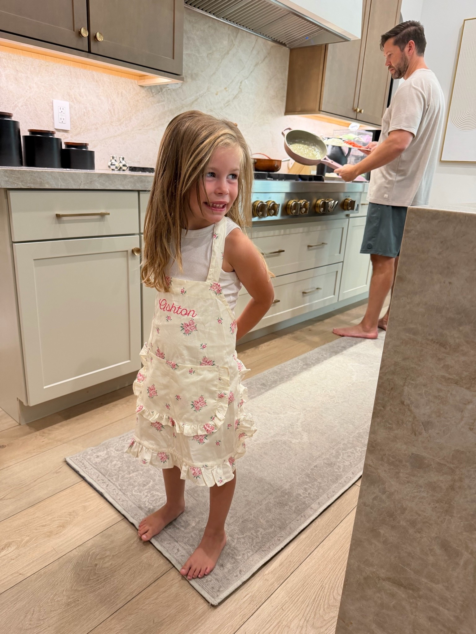 Little girl apron 🧑‍🍳💐

#LTKmomlife #LTKKids