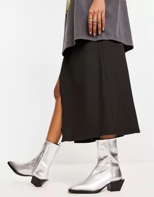 ASOS DESIGN – Arrow – Leder-Ankle-Boots im Western-Stil in Silber | ASOS (Global)