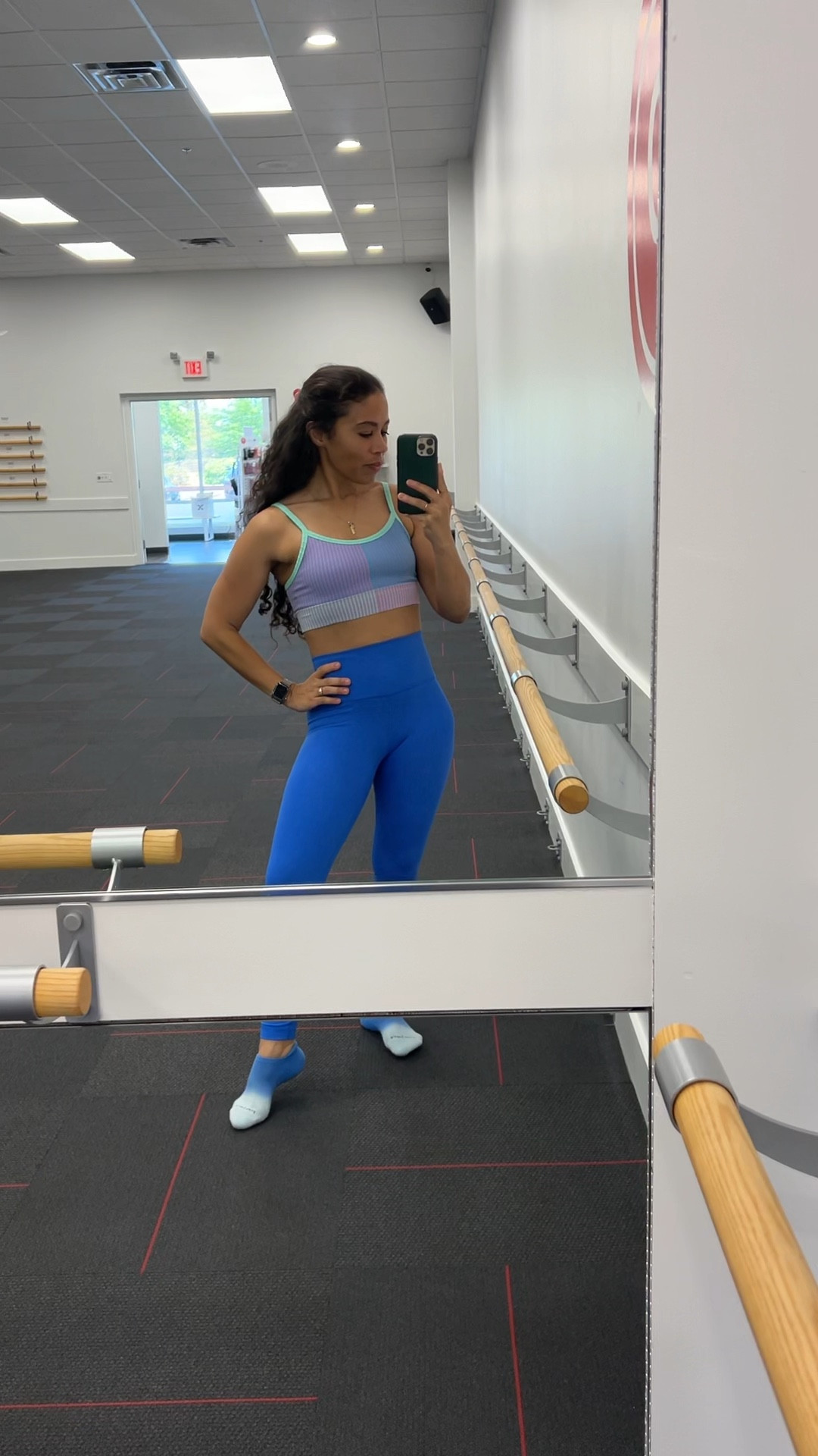 Wear S in the top and XS in the Bottoms 

#LTKFind #LTKfit #LTKunder50