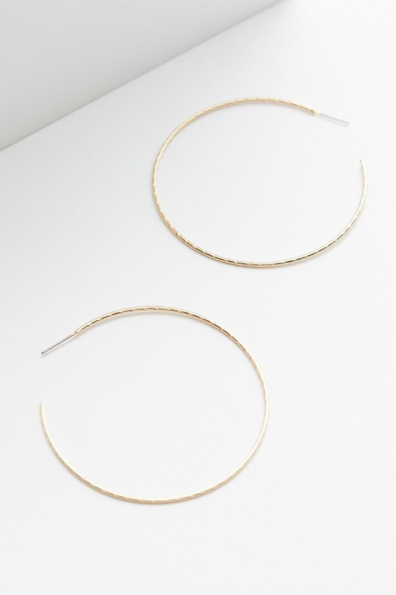 EVEREVE Faye Delicate Hoop Earring | EVEREVE | Evereve