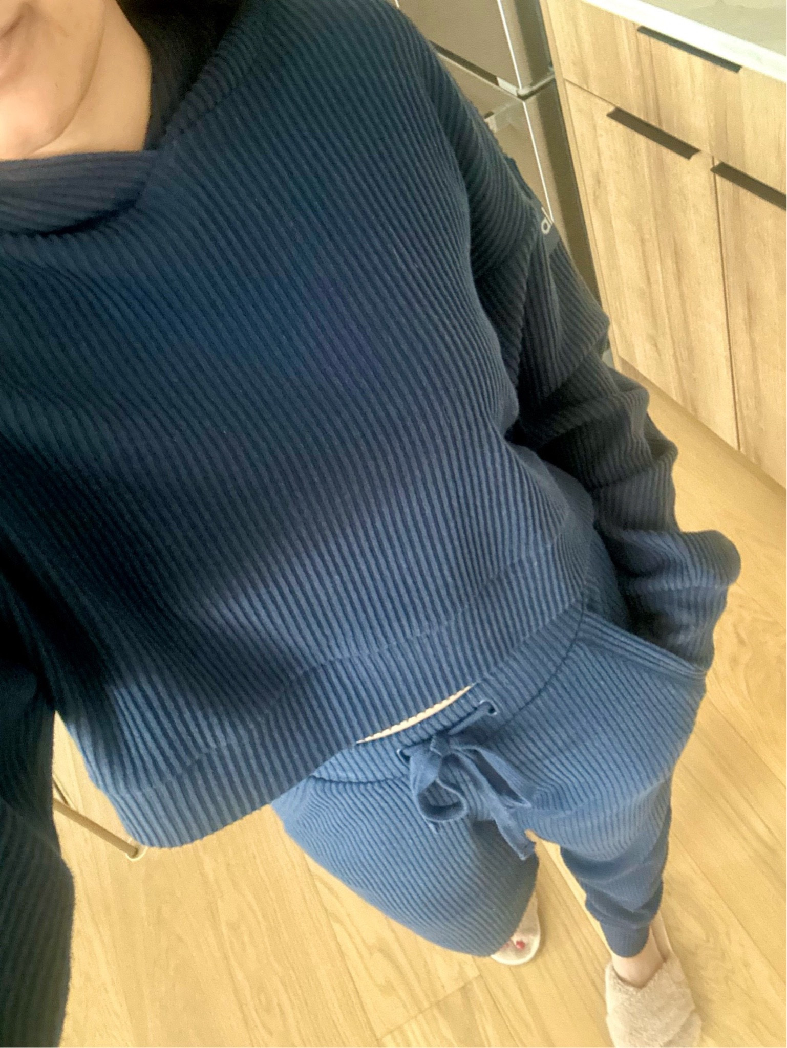 Favorite lounge wear in new colours 
Size down 

#LTKstyletip #LTKautumn #LTKtravel