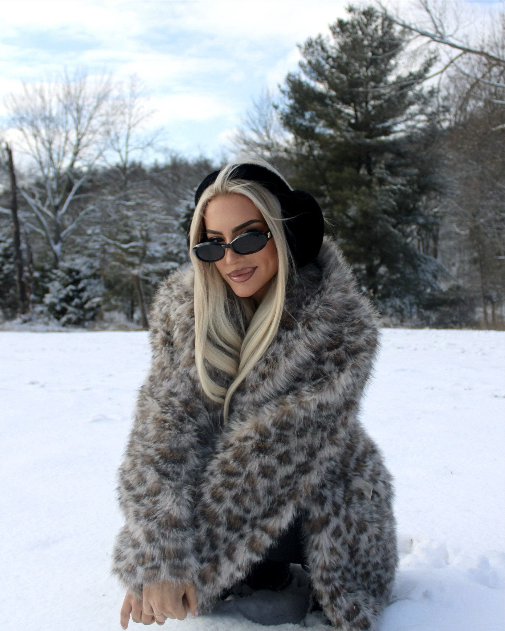 Serving après-ski energy in a Target find 😌❄️

My leopard faux fur is sold out (of course 😭) but I linked the closest matches on my here — same vibe, same snow bunny energy 🐆❄️

#LTKValentine #LTKSeasonal #LTKootd