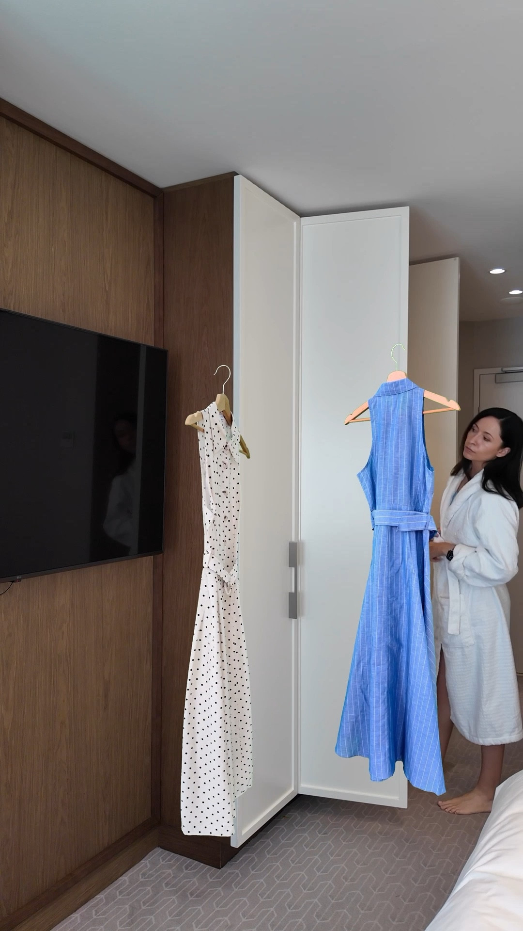 Off to sea today 🌊 love both of these summer dresses - one of my fave silhouettes. 