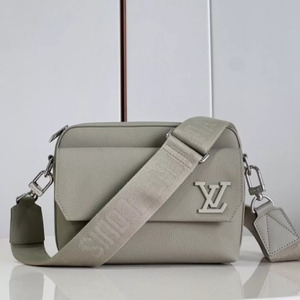 Louis Vuitton Fastline Wearable Wallet men's crossbody bag, Luxury
