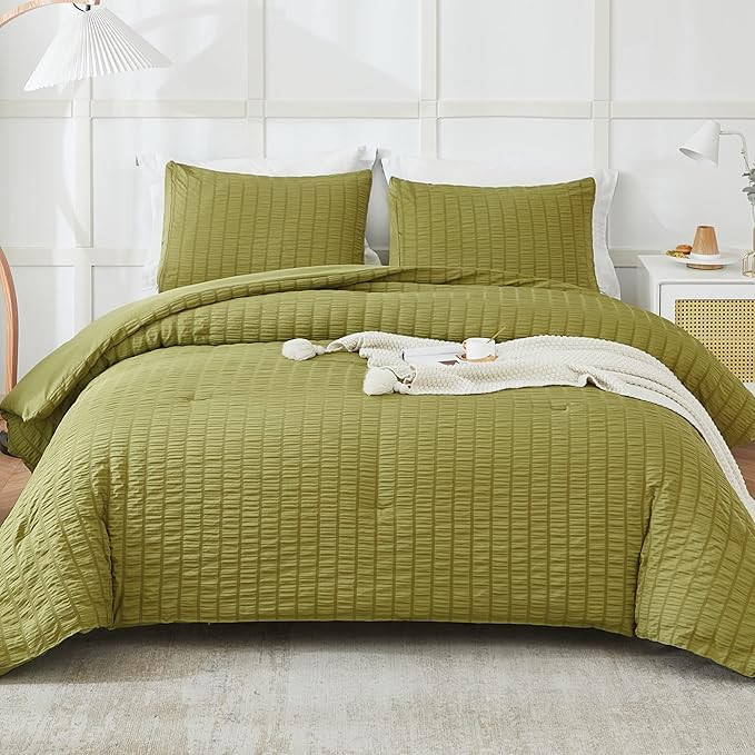 AveLom Olive Green Seersucker King Comforter Set - 104x90, 2 Pillowcases 20x36 | Amazon (US)