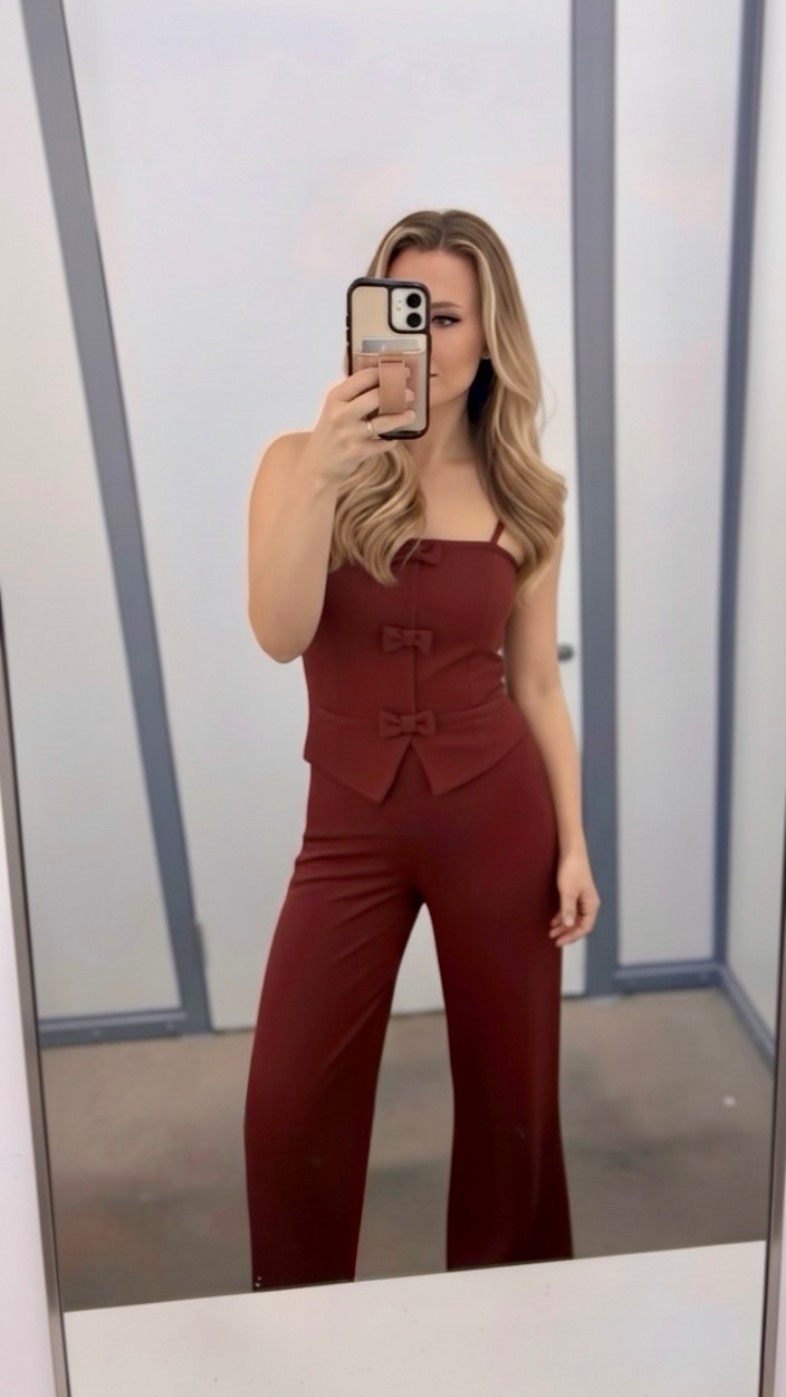 Another affordable Walmart outfit that I love! I thought this was perfect for any holiday work event or Christmas party you have coming up! It’s wide leg and looks so classy and only $24.50 right now. 
#walmartpartner #walmartfinds



#LTKSaleAlert #LTKFindsUnder50 #LTKWorkwear