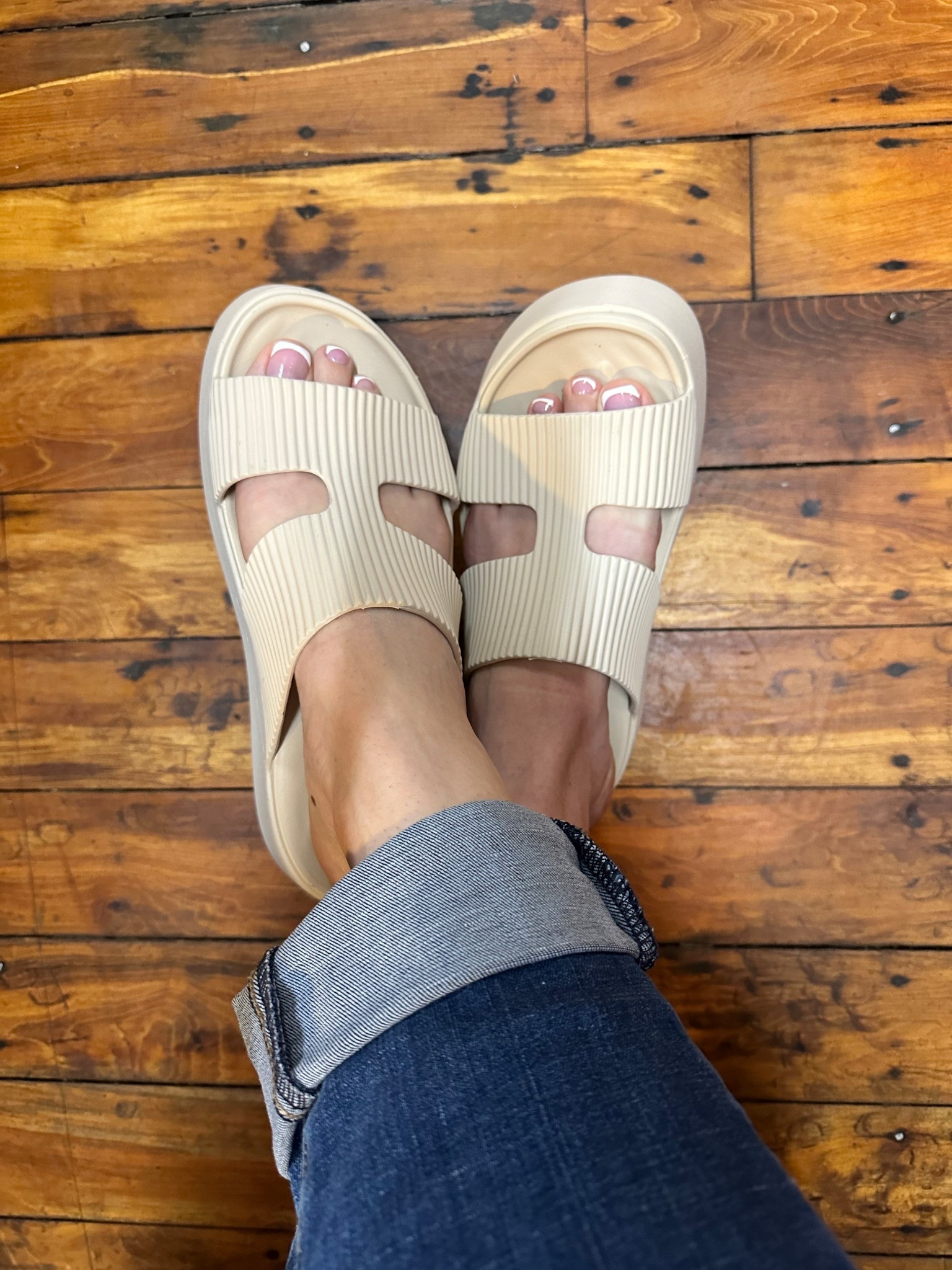 COMFIEST SANDALS IVE EVER WORN! 

#LTKFindsUnder50 #LTKShoeCrush