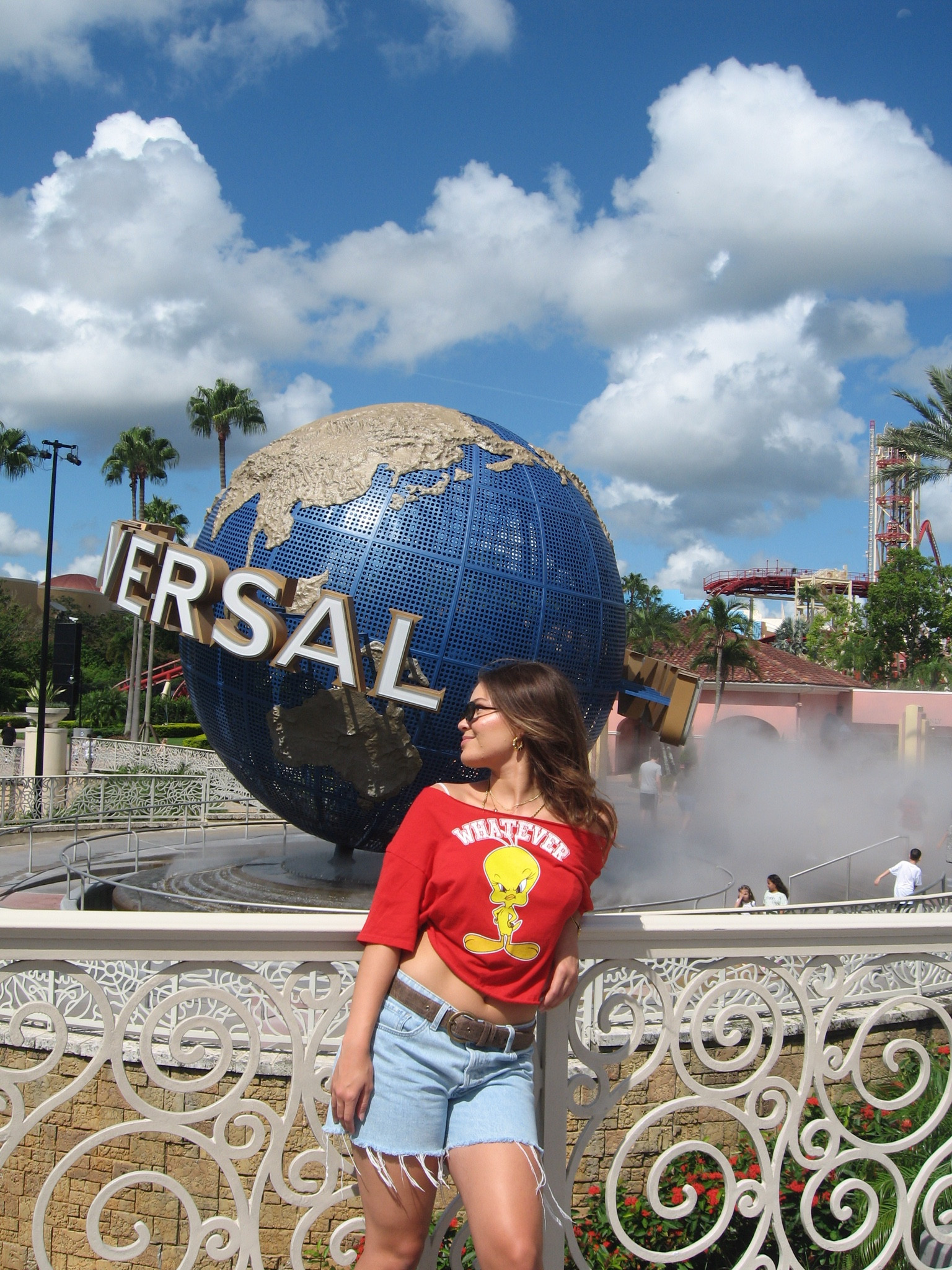 graphic tshirt + low rise denim shorts - summer outfit, universal studios outfit

#FashionMonth #LTKmodapraia #LTKspring