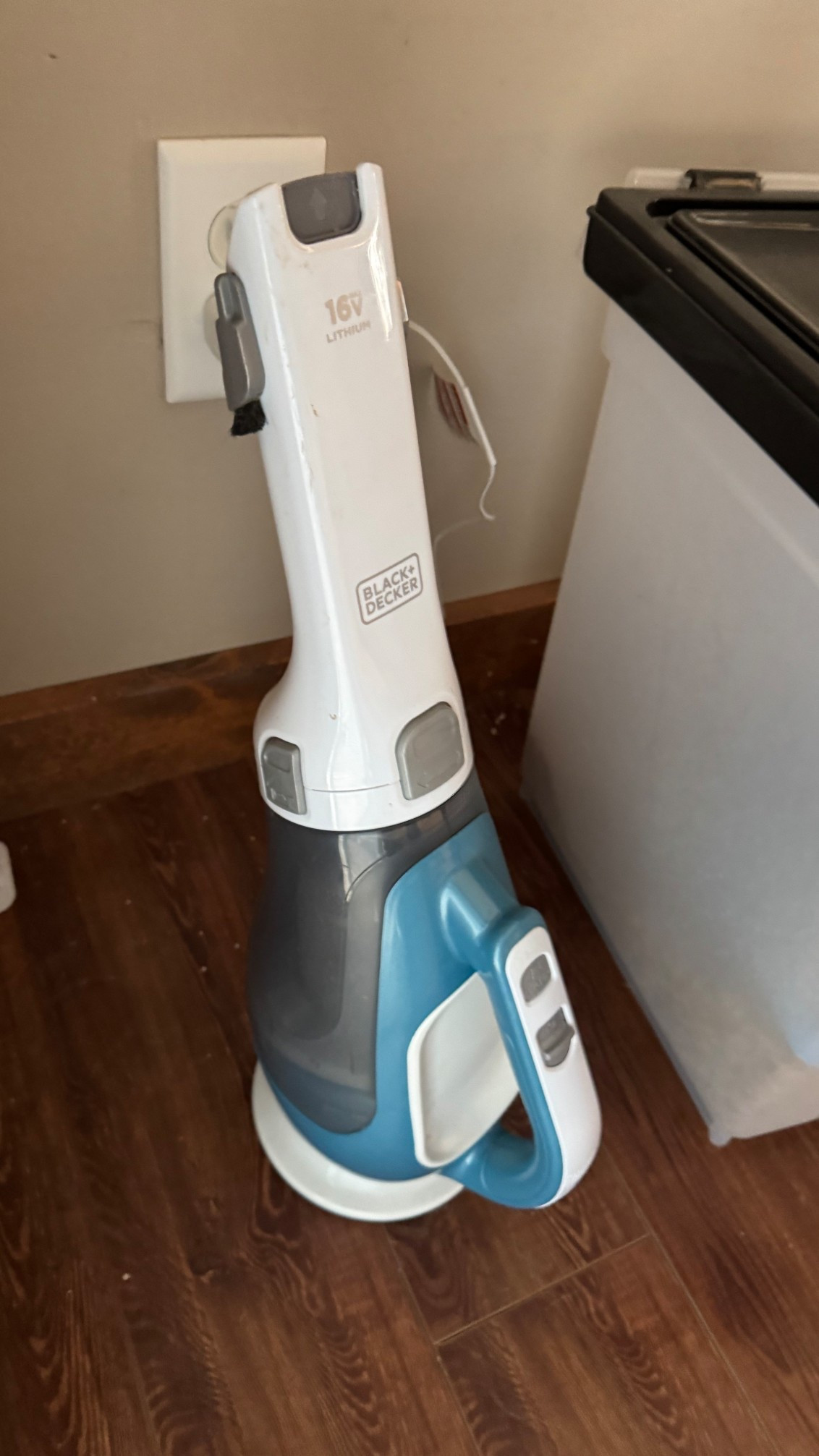 As a 30 something SAHM this is my cleaning go to. If a mess is made I just pick this up and it’s easy for toddlers to use too. Bonus!! 

#LTKHome #LTKmomlife #LTKdayinmylife