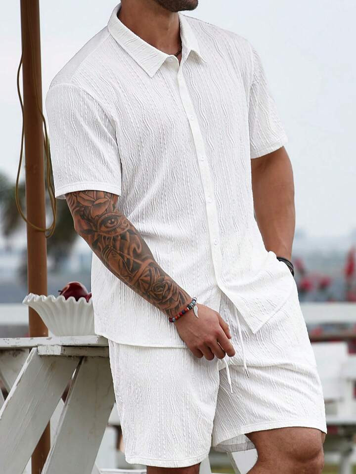 ResortEase Plus Size Men's Solid Textured Short Sleeve Shirt And Shorts Set | SHEIN