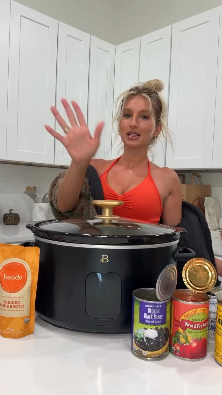 cozy crockpot meal u should make 🥘🖤 

#fallrecipes #weeknightdinner #crockpotmeals #crockpotcooking #easyrecipe