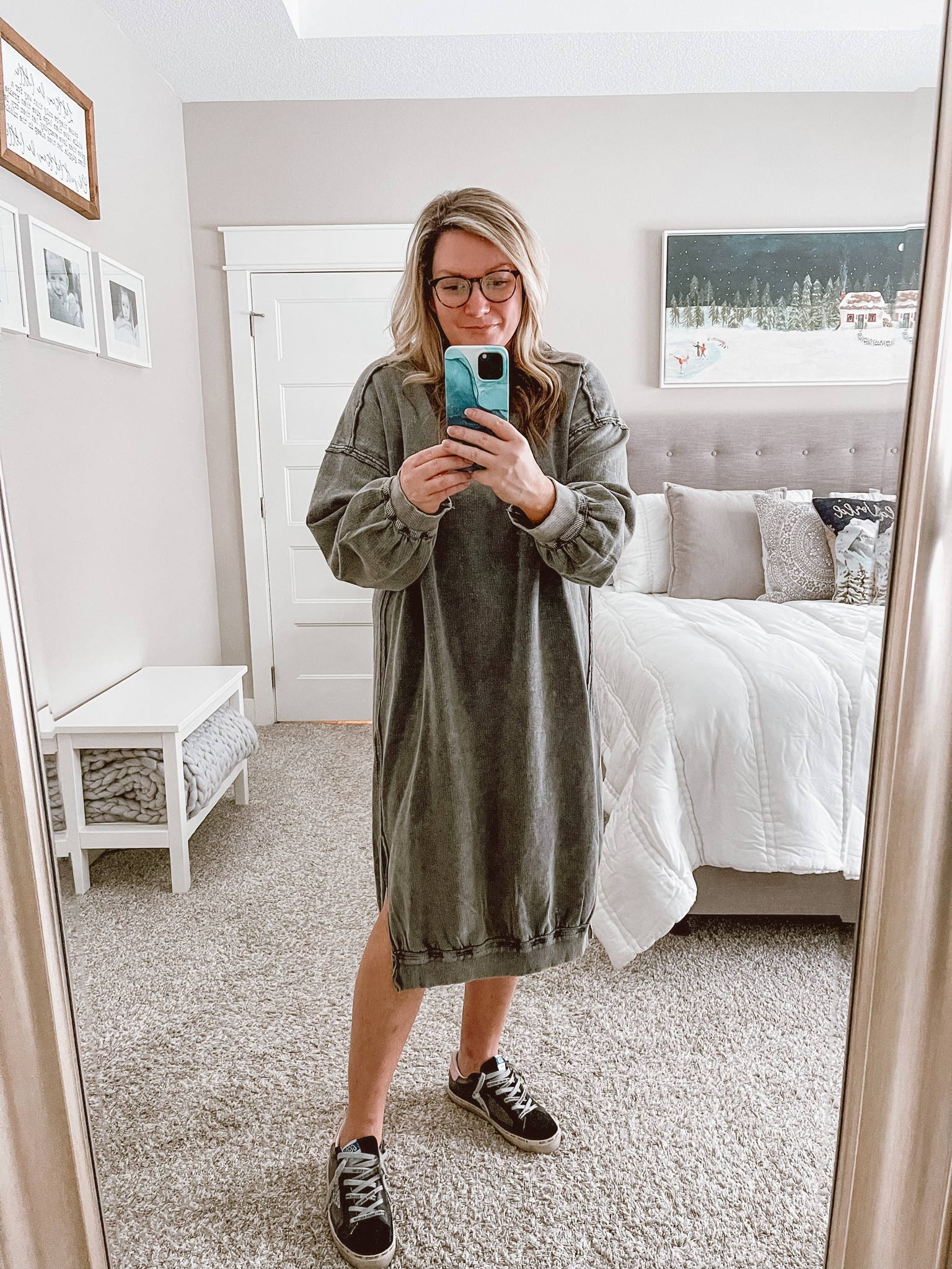 Sweatshirt dress?  Yes, please!! 🙌🏻