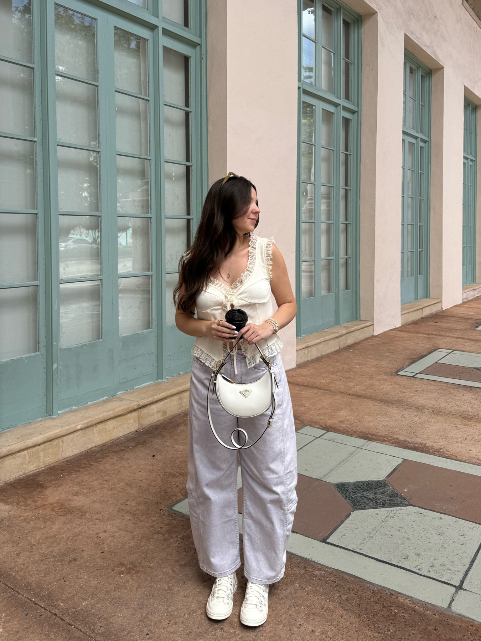 Barrel jeans and a cute top 

#LTKSummerSales #LTKStyleTip #LTKSeasonal