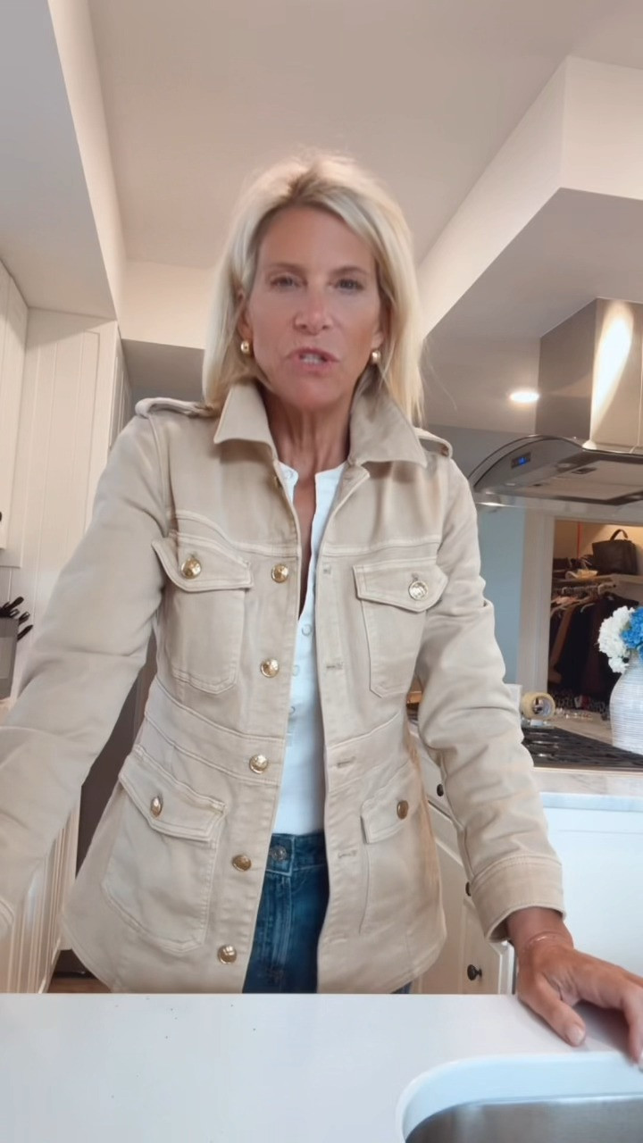 I was NOT looking for another fall jacket, but the fit on this one got me. It’s slim without feeling tight, polished without being fussy, and those little gold buttons make it look way more expensive than it is. Such a good affordable layer for right now. 

 #LTKgrwm #LTKootd