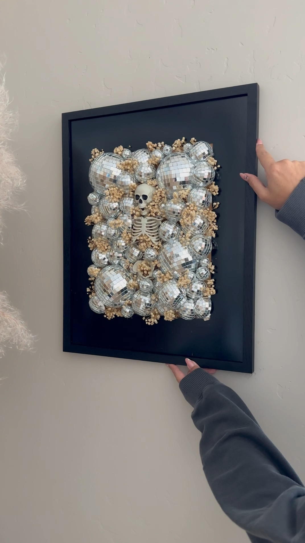 DIY disco Skully frame 💀🖤🪩 

#LTKSeasonal #LTKHalloween #LTKhome