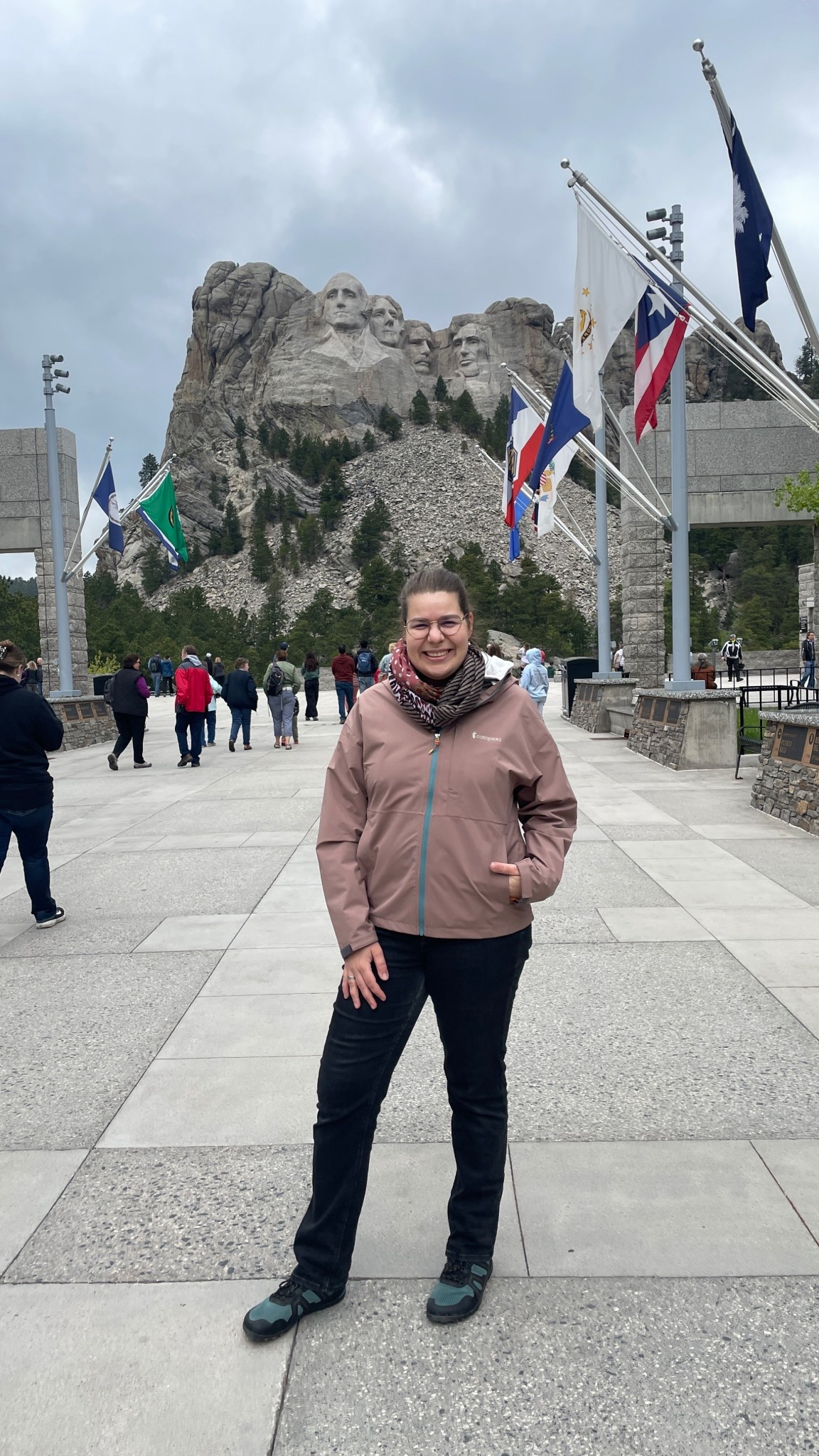 Weiter ging die Reise: von den Badlands zu Mount Rushmore - immer mit dabei: meine geliebten Barfussschuhe von Xero und die Regenjacke von cotopaxi

Hose: Dawn Denim
Schuhe: Xero Mesa Trail
Jacke: cotopaxi Cielo Rain Jacket

#LTKtravel #LTKdeutschland