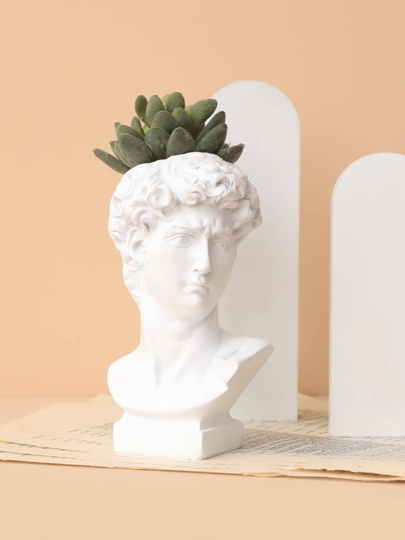 1pc Figure Statue Art Decoration | SHEIN