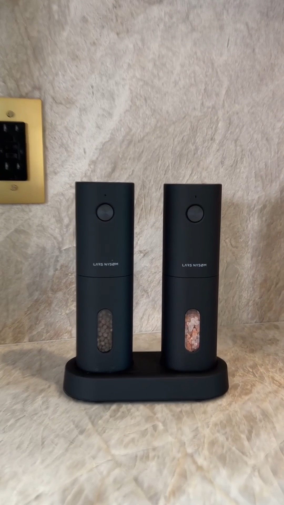 🖤You have to see this! I’m in love with this automatic salt and pepper dispenser set. It’s stylish, super functional, and the quality is amazing. It instantly made my kitchen feel more modern, organized, and elevated. Definitely one of my favorite kitchen upgrades!

🧂Tienen que ver esto! Estoy enamorada de este set automático de sal y pimienta. Además de verse hermoso y súper estético, es muy práctico, de excelente calidad y le dio a mi cocina un toque mucho más moderno, elegante y organizado. ¡Una de mis compras favoritas!

Shop the links below.

Follow me on Instagram and YouTube @kirasfashionfinds

#LTKHome #LTKvlog #LTKfoodie