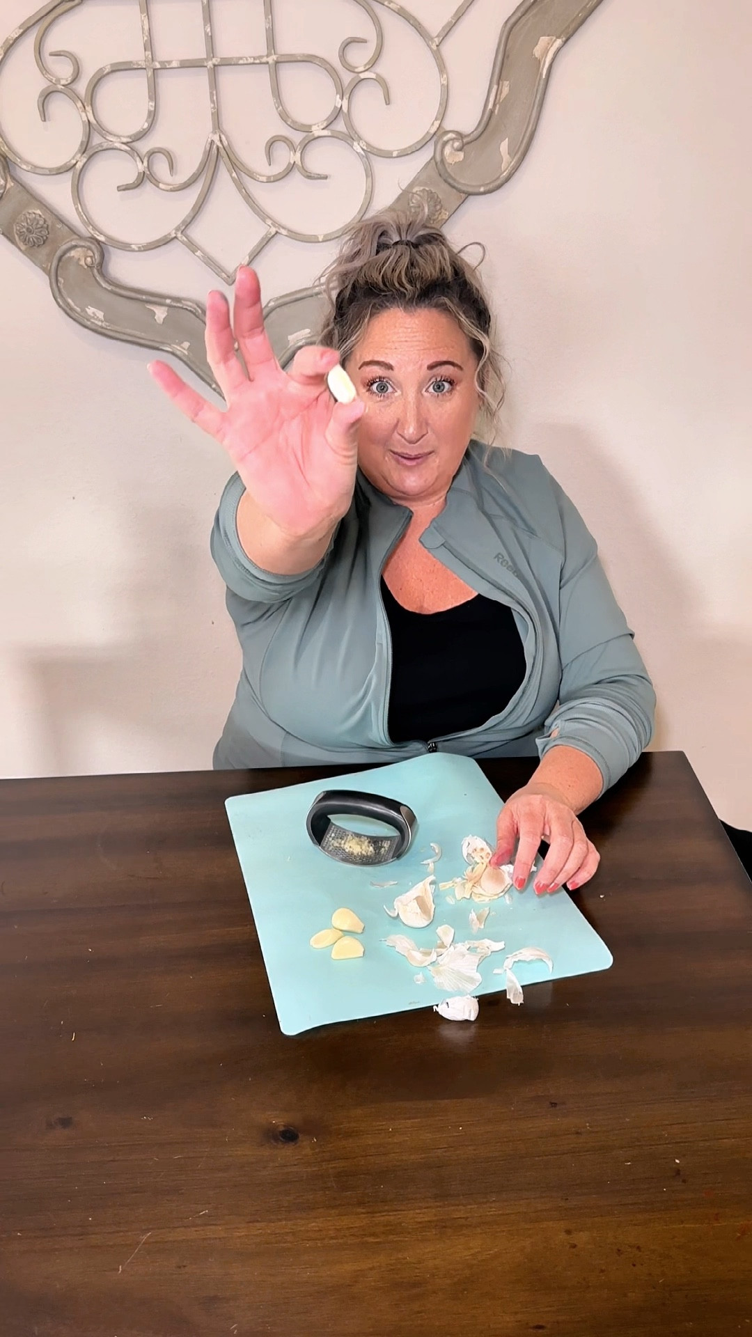 I love garlic but I hate prepping it! #kitchenhacks

#LTKHome #LTKVideo