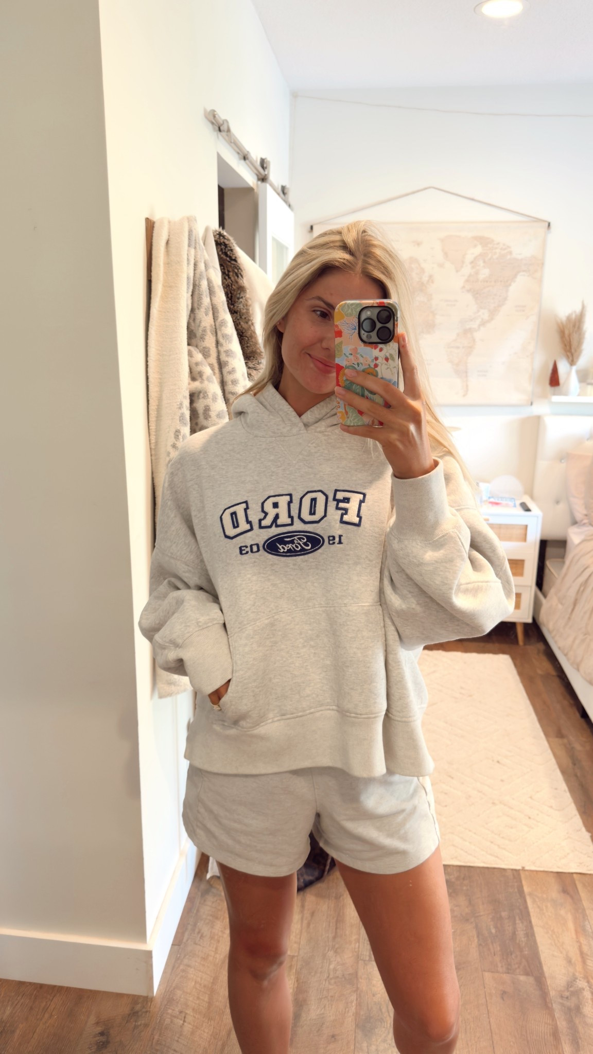 ABERCROMBIE HOODIE! wearing a L/XL

#LTKStyleTip #LTKSaleAlert