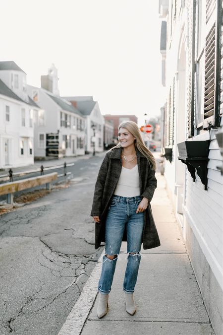 Size xs in top and small in coat. Size 25 in jeans and 8 in booties

Winter coat, winter outfit, jeans, straight leg jeans, booties, neutral outfit, neutral look, Abercrombie coat, Abercrombie look, winter style, winter look

#LTKstyletip #LTKSeasonal #LTKunder100