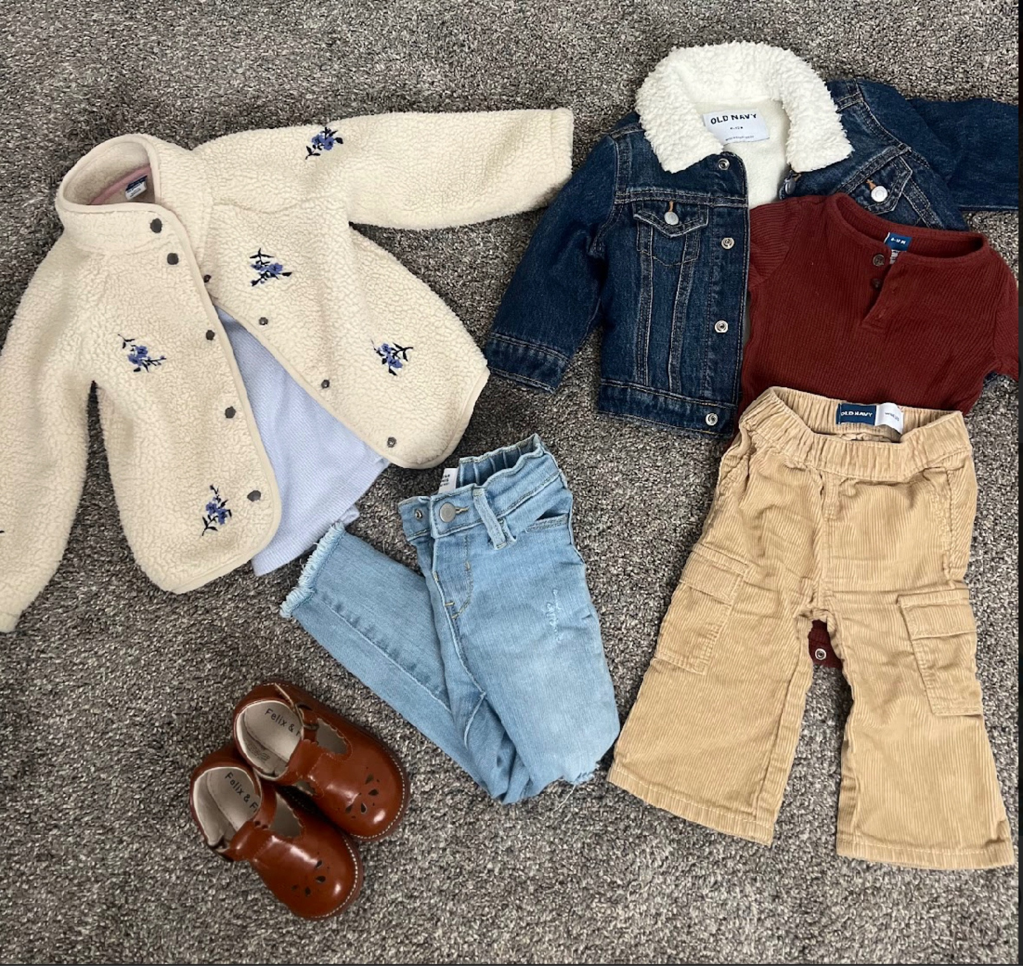 Family Picture Outfit Inspo #FamilyPhotos #OldNavy #OldNavyFamily