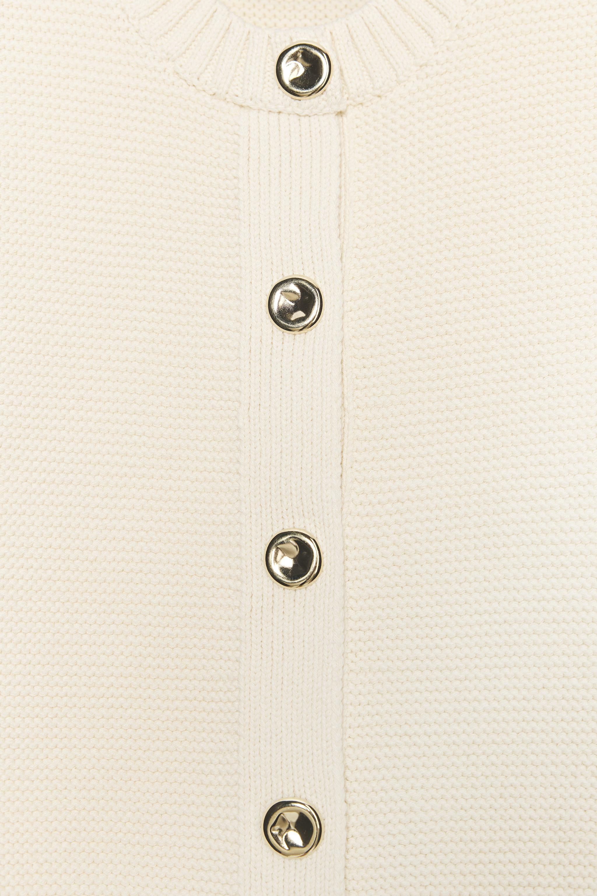 Weste mit Rundhalsausschnitt. Rippstrickbündchen. Goldfarbene Knöpfe vorne. | Zara DE