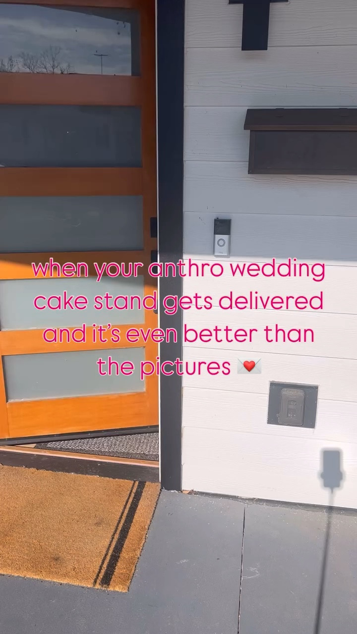 SCREAMING CRYING THROWING UP IT’S PERFECT @anthropologie @anthropologieweddings 🩷