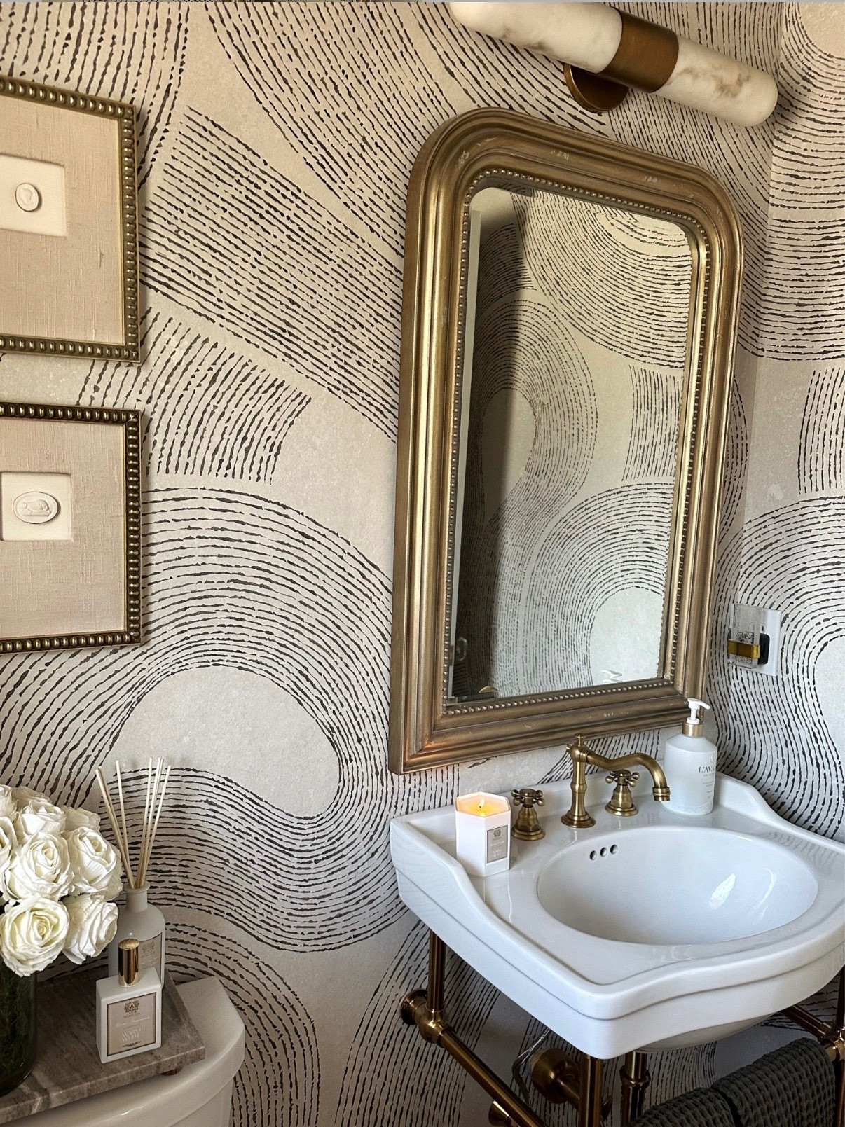 FREE SHIPPING!

Get free shipping with code FREESHIP on all orders from  @anticafarmacista  Just ordered their diffuser in Warm White.   ￼