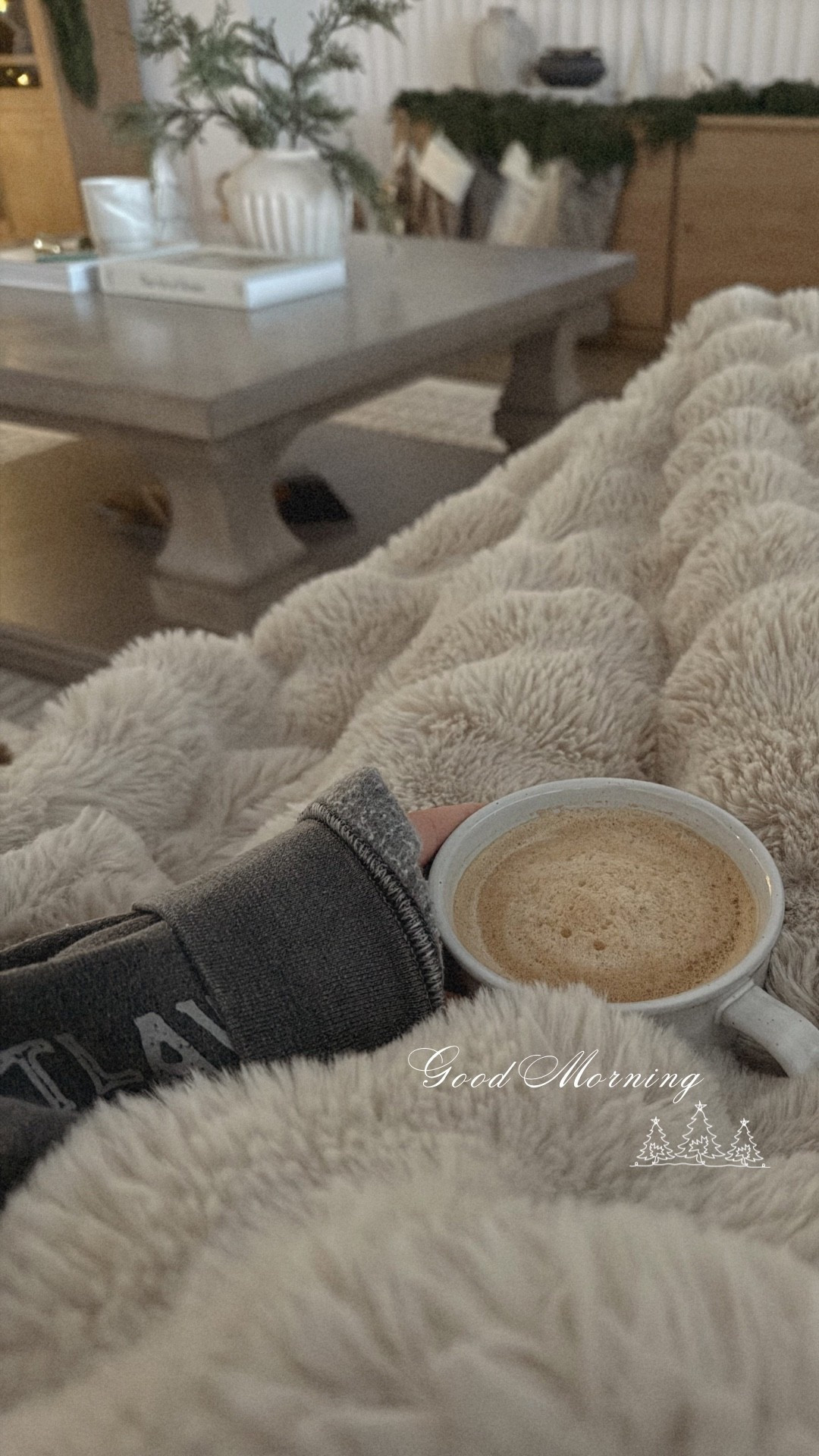 Good morning! Happy Monday 🤍

#LTKHome #LTKHoliday