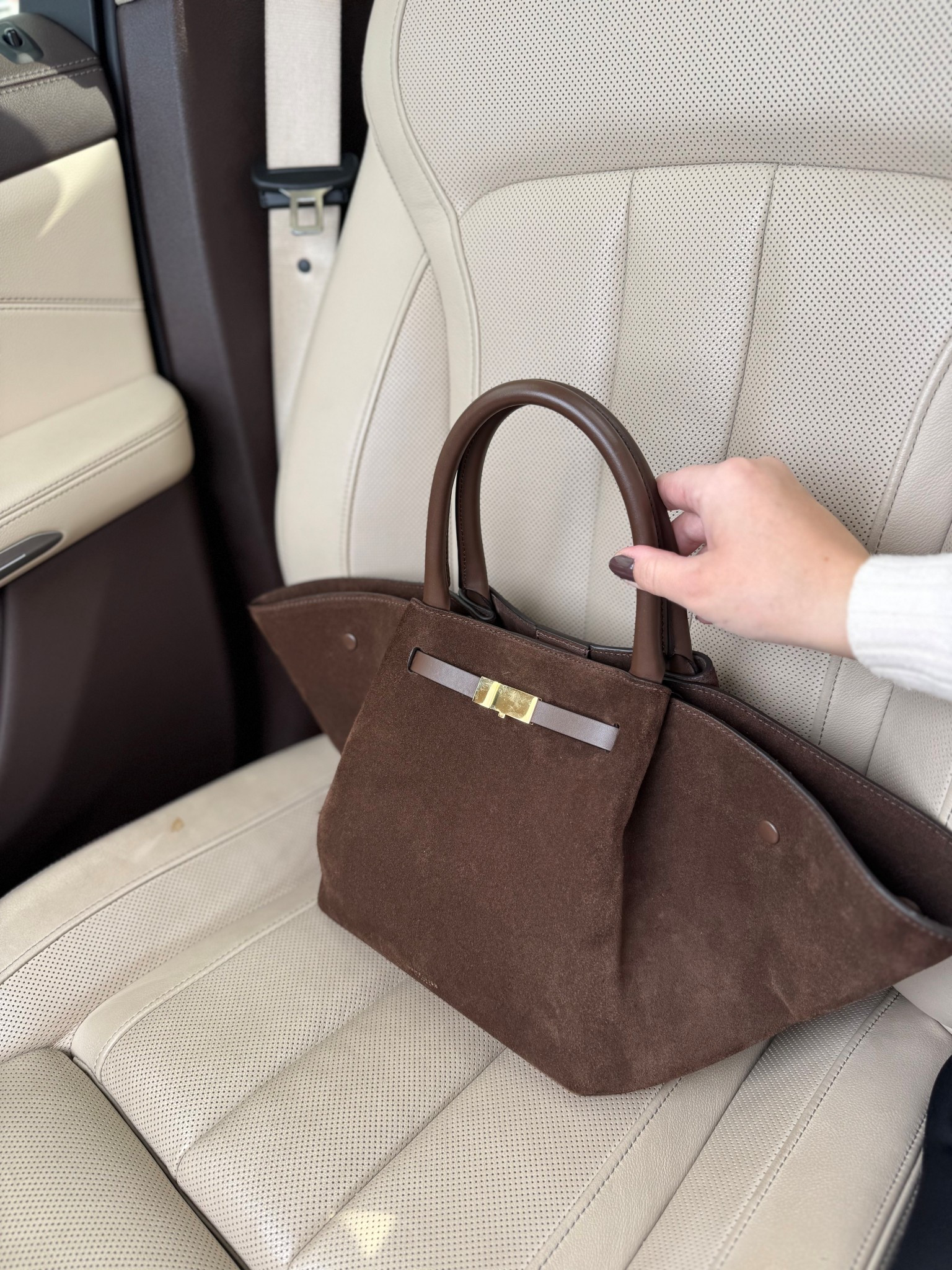 Crushing on this chocolate brown suede bag! Makes for a great gift! 

#LTKItBag #LTKGiftGuide #LTKCyberWeek