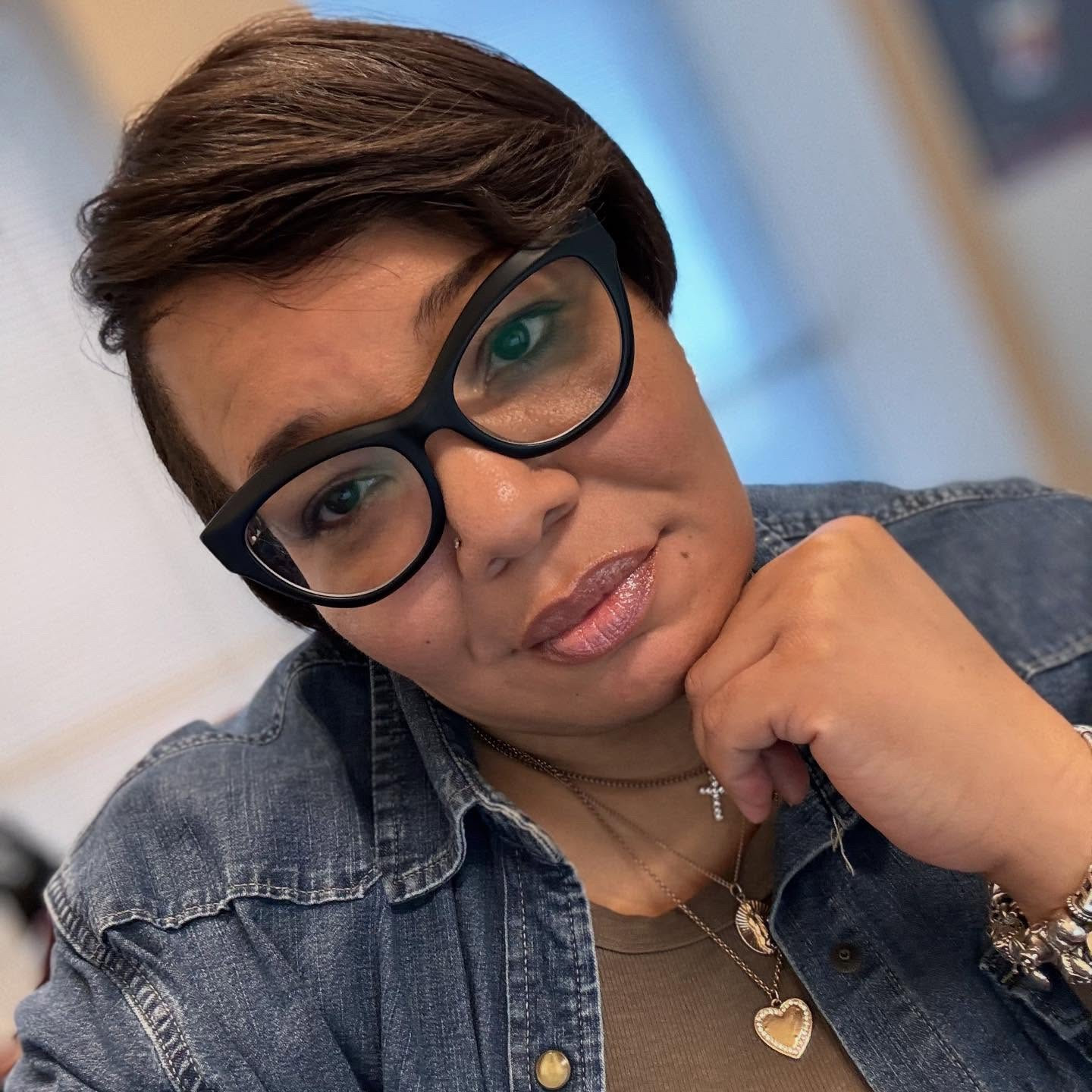 The glasses are the statement piece.. 
 
First Pair @zeelool Anacelia Cat eye
Second pair: @vooglam Danyale
Third pair: Zeelool Ismail
Last Pair: @eyebuydirect Unique

#eyeglasses #eyewear #eyeglassfashion