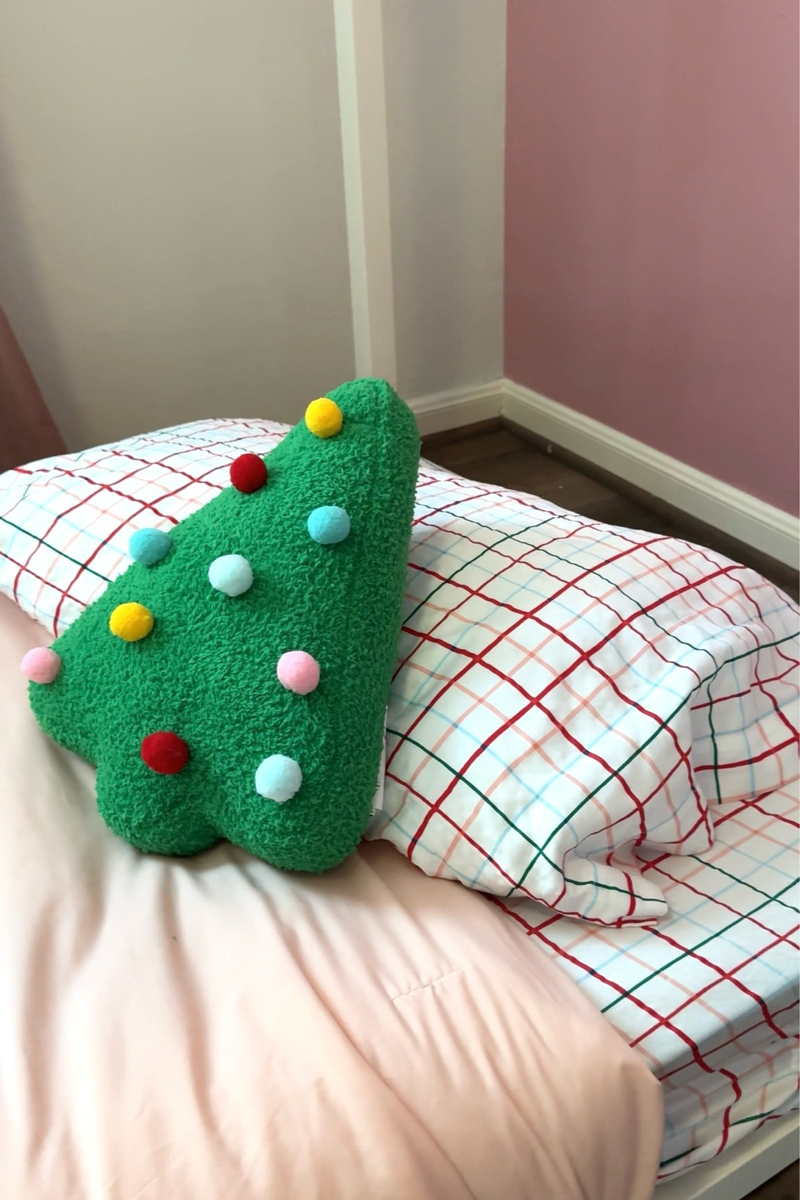 toddler Christmas room decor 🎄🎅🏽

#LTKSeasonal #LTKHoliday #LTKkids