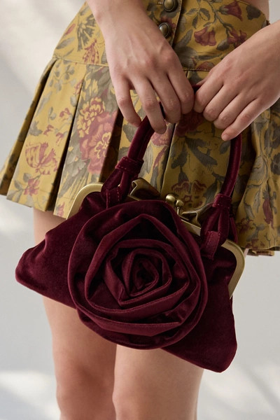 Kimchi Blue Rose Velvet Kisslock Bag | Urban Outfitters (US and RoW)