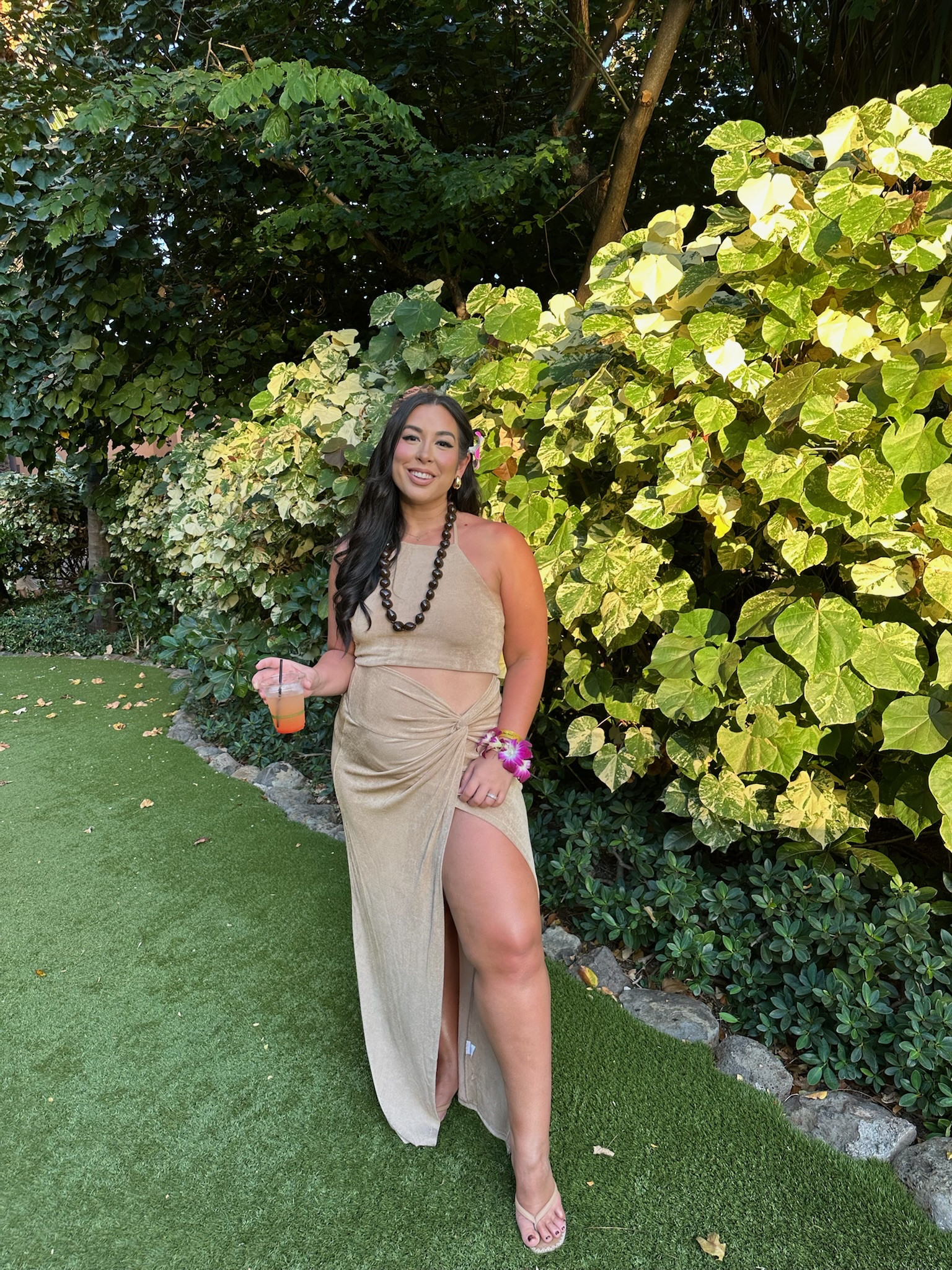 Vacation outfit, size XL!

Midsize vacation dress, beach dress, beach outfit, Hawaii outfit, midsize style, size 14, size 16