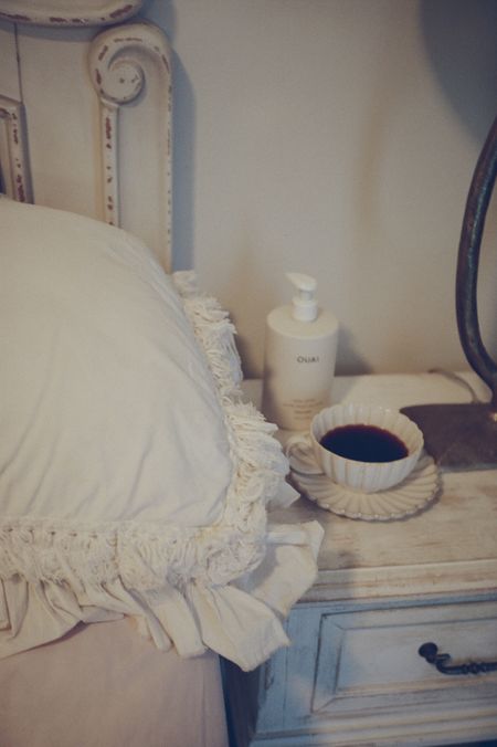 White bedding, ruffled duvet cover, coffee cup, spring home refresh, cozy home finds

#LTKhome #LTKfindsunder100 #LTKstyletip
