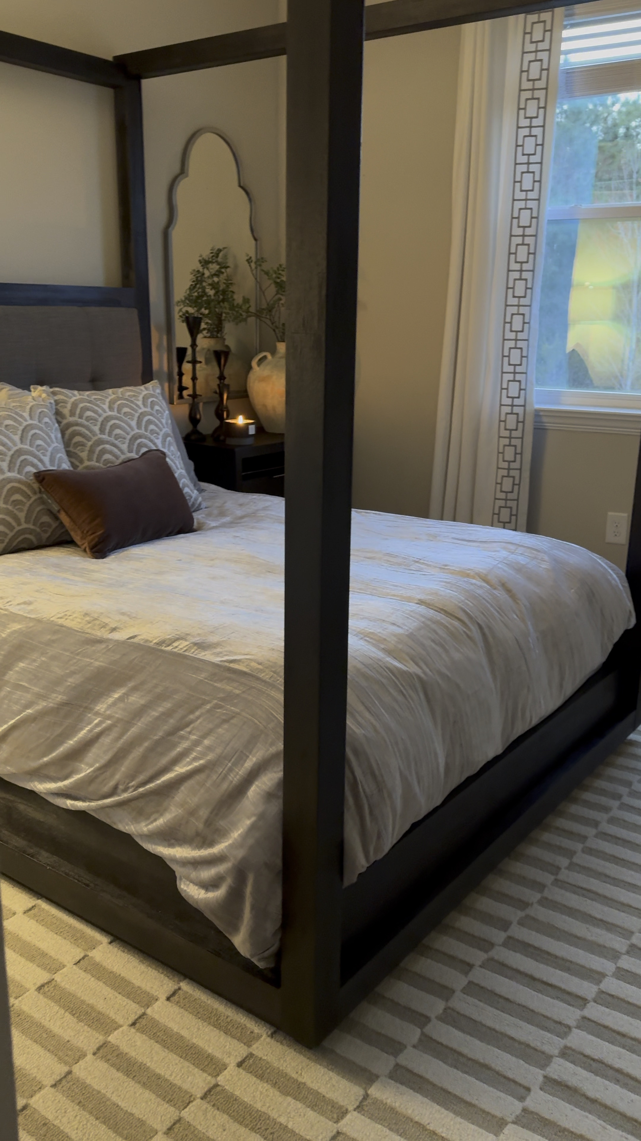I am so in love with my new guestroom rug from Chris loves Julia x Loloi! 

Loloi rug, geometric rug, modern rug, Kris loves Julia, Bradley rug, guestroom, velvet pillow, velvet duvet, pottery barn, CB2 vase

#LTKhome #LTKVideo #LTKsalealert