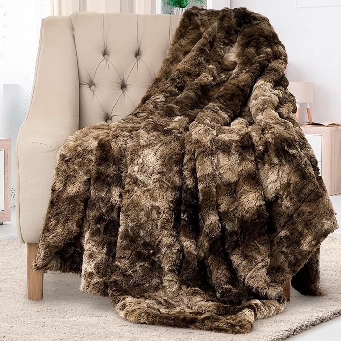 Everlasting Comfort Faux Fur Throw Blanket - Soft, Fluffy, Fuzzy, Plush, Thick, Minky Throws, 50x... | Amazon (US)