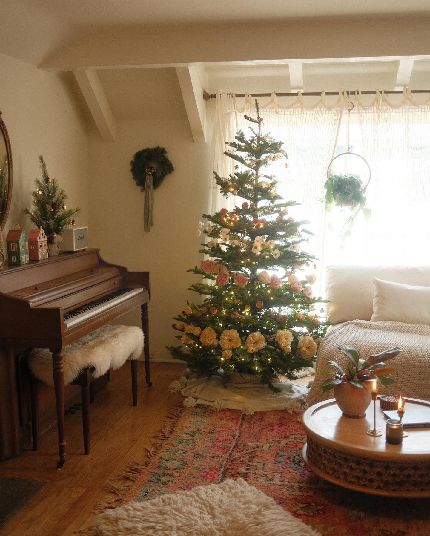 cozy christmas decor in the living room 🎄

#LTKSeasonal #LTKhome #LTKHoliday